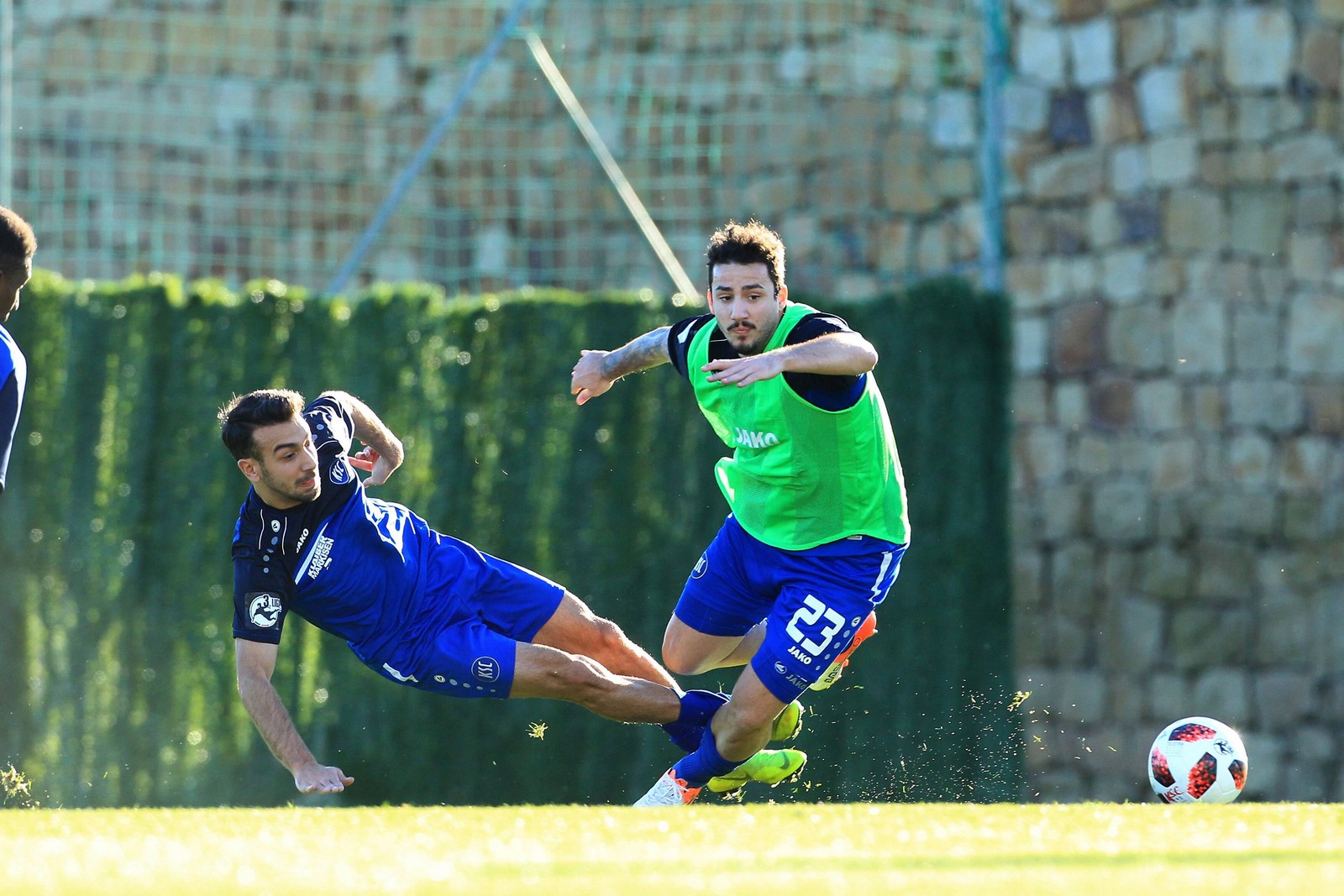 3. liga, karlsruher sc, sercan sararer Sercan Sararer (r.) trifft im Training auf Burak Camoglu.