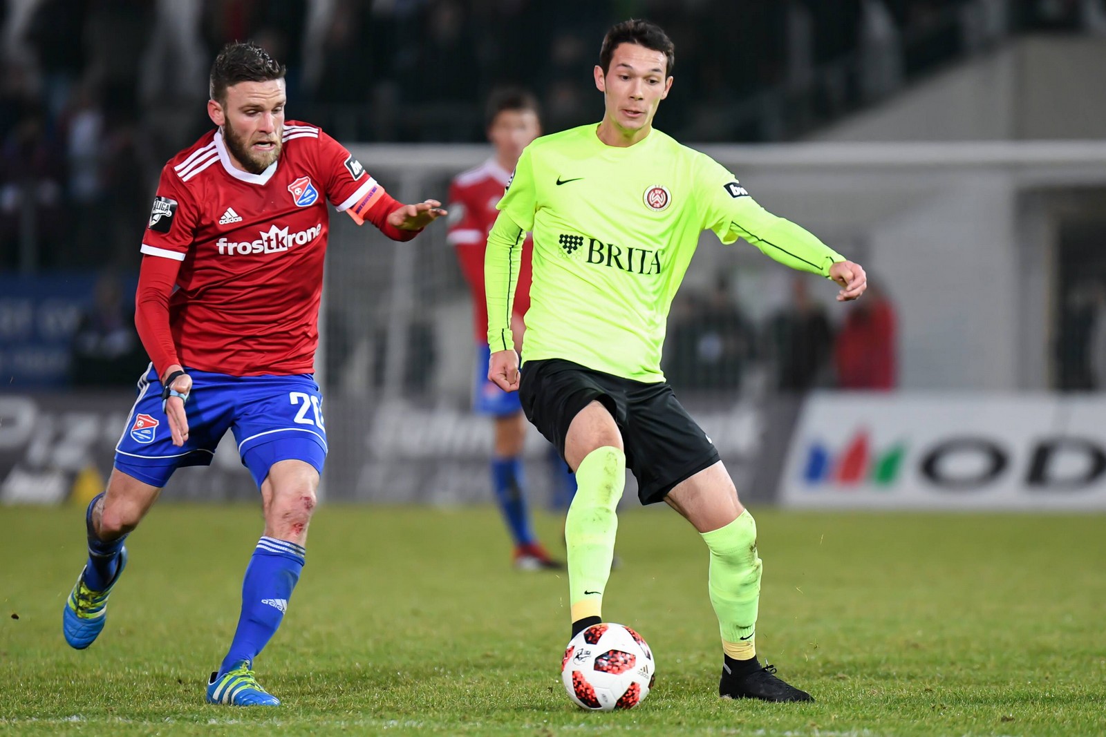 Stahl, Unterhaching, Lorch, Wehen Wiesbaden, 3. liga Dominik Stahl von der SpVgg Unterhaching gegen Jeremias Lorch vom SV Wehen Wiesbaden