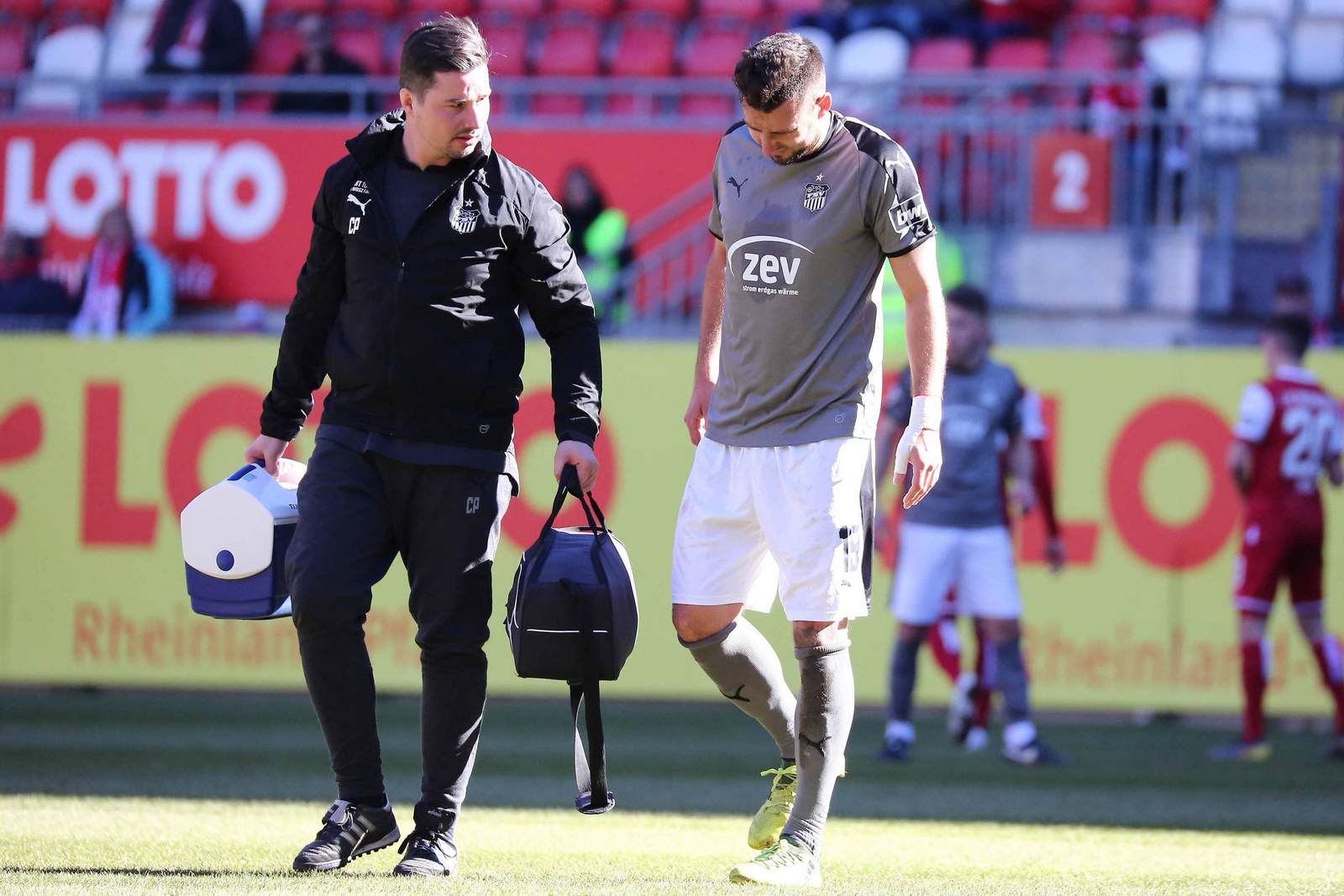 davy frick, fsv zwickau, 3. liga Davy Frick muss verletzt vom Platz