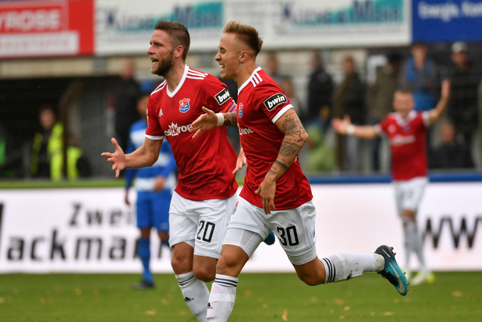 3. liga, spvgg unterhaching, dominik stahl, luca marseiler Dominik Stahl (l.) und Luca Marseiler jubeln gegen Meppen.