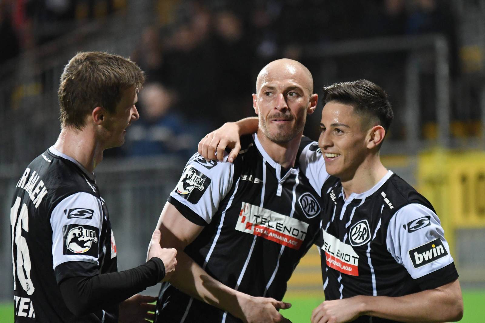 thomas geyer, mathias morys, nicolas sessa, vfr aalen, 3. liga Thomas Geyer, Mathias Morys und Nicolas Sessa beim Torjubel