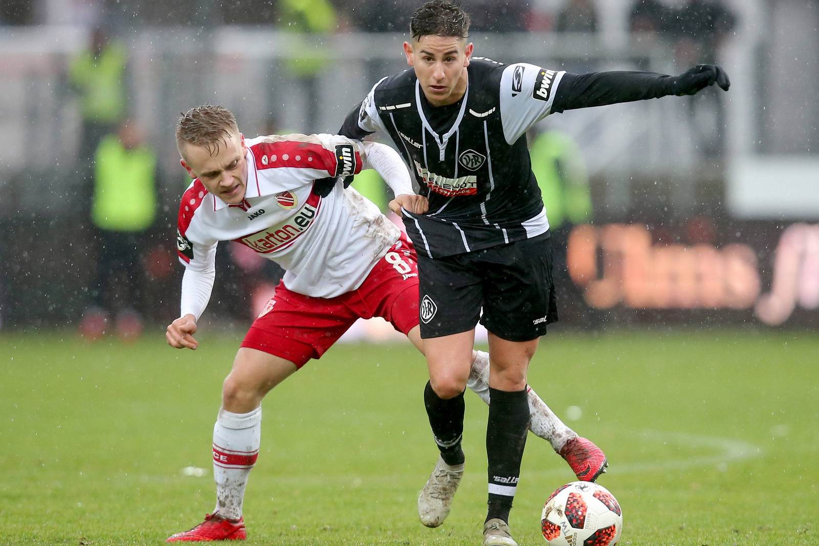 felix geisler, nicolas sessa, energie cottbus, vfr aalen, 3. liga Felix Geisler im Zweikampf mit Nicolas Sessa