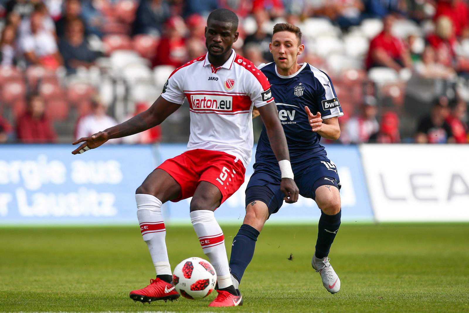 3. liga, energie cottbus, jose-junior matuwila, fsv zwickau, christian bickel José-Junior Matuwila (l.) von Energie Cottbus gegen Christian Bickel vom FSV Zwickau.