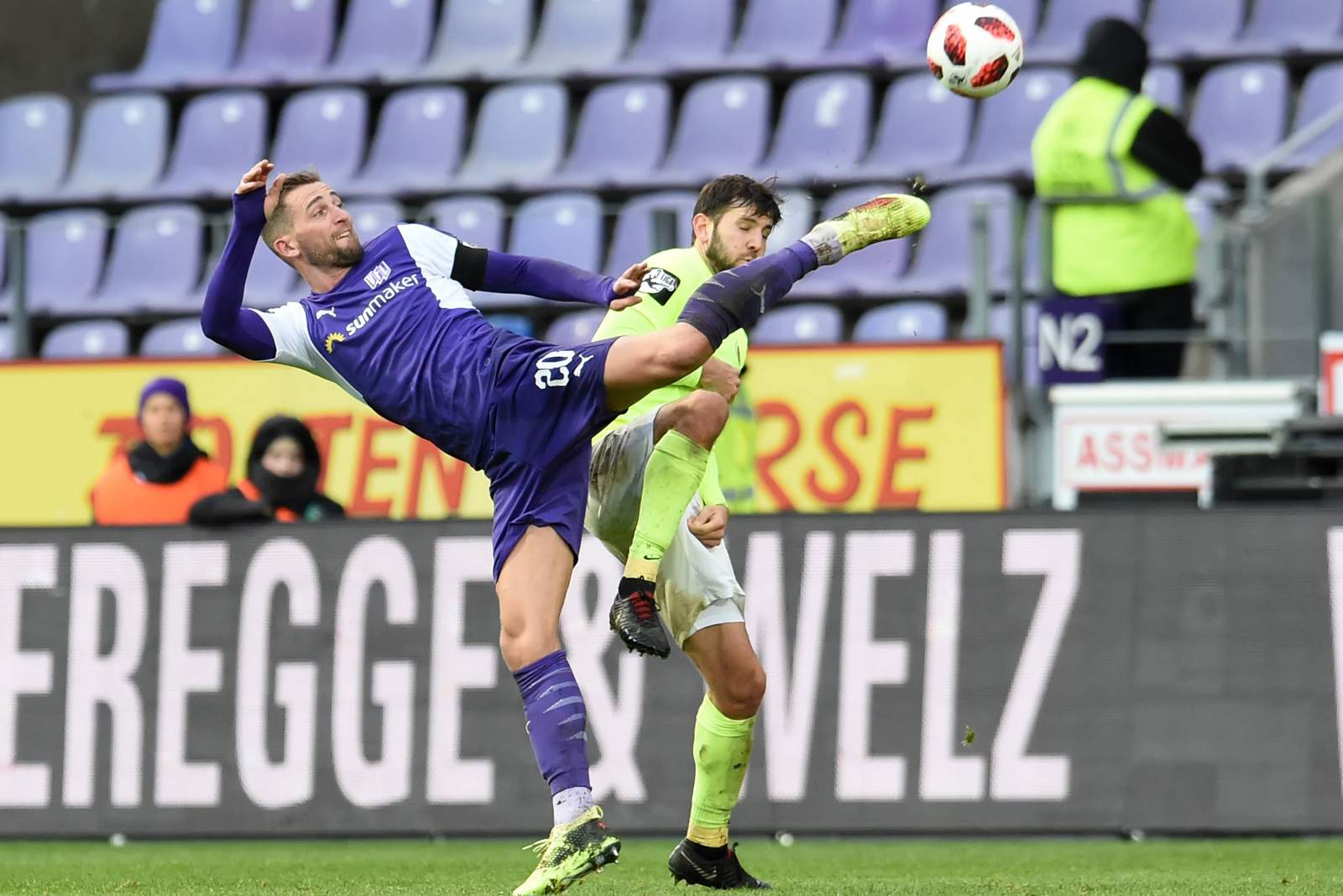 heider osnabrück mockenhaupt wehen wiesbaden 3.liga Marc Heider im Zweikampf mit Sascha Mockenhaupt