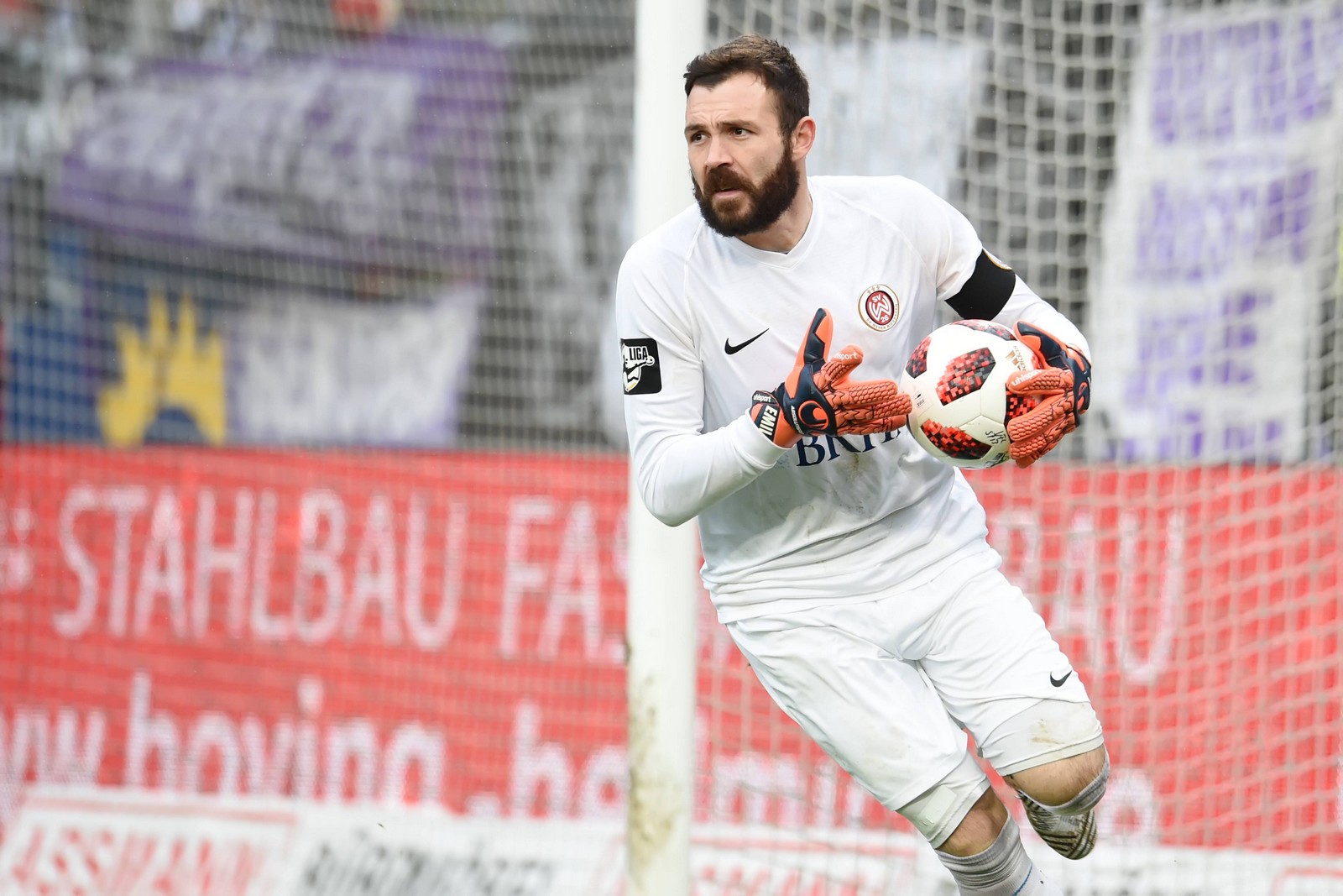 3. liga, sv wehen wiesbaden, markus kolke Markus Kolke greift zu.