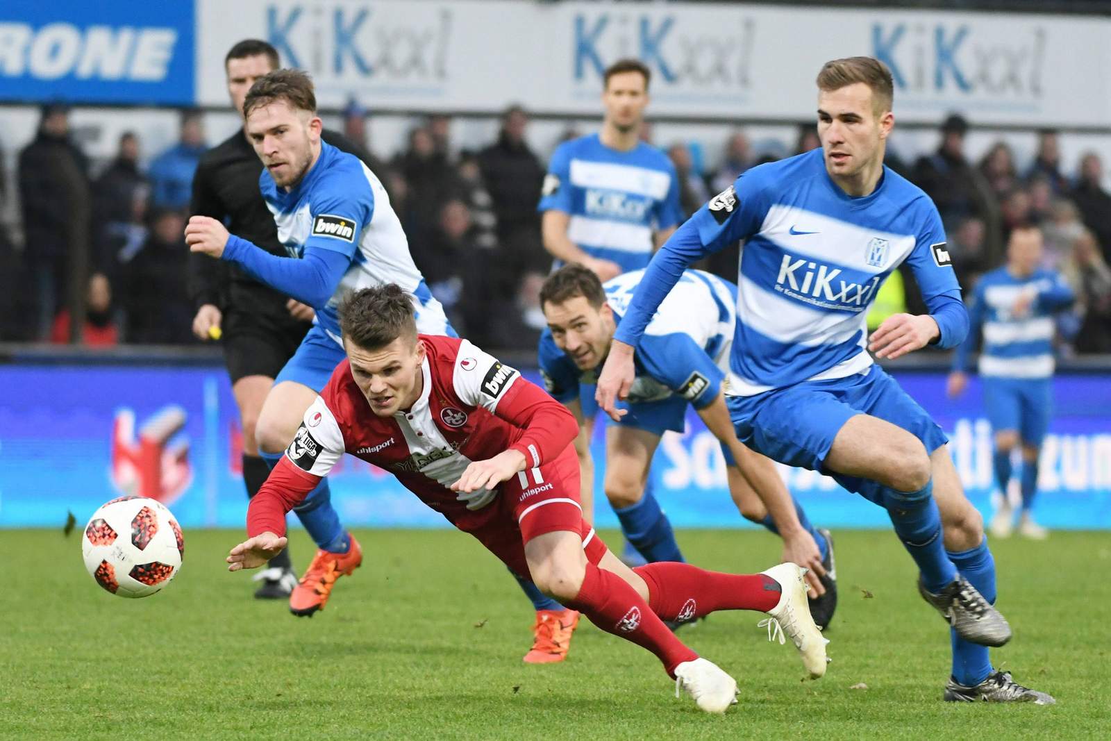 3. liga, sv meppen, steffen puttkammer, 1. fc kaiserslautern, florian pick Steffen Puttkammer (r.) foult Florian Pick.