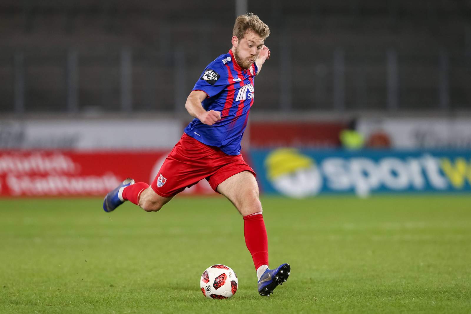 3. liga, kfc uerdingen, connor krempicki Connor Krempicki in Aktion.