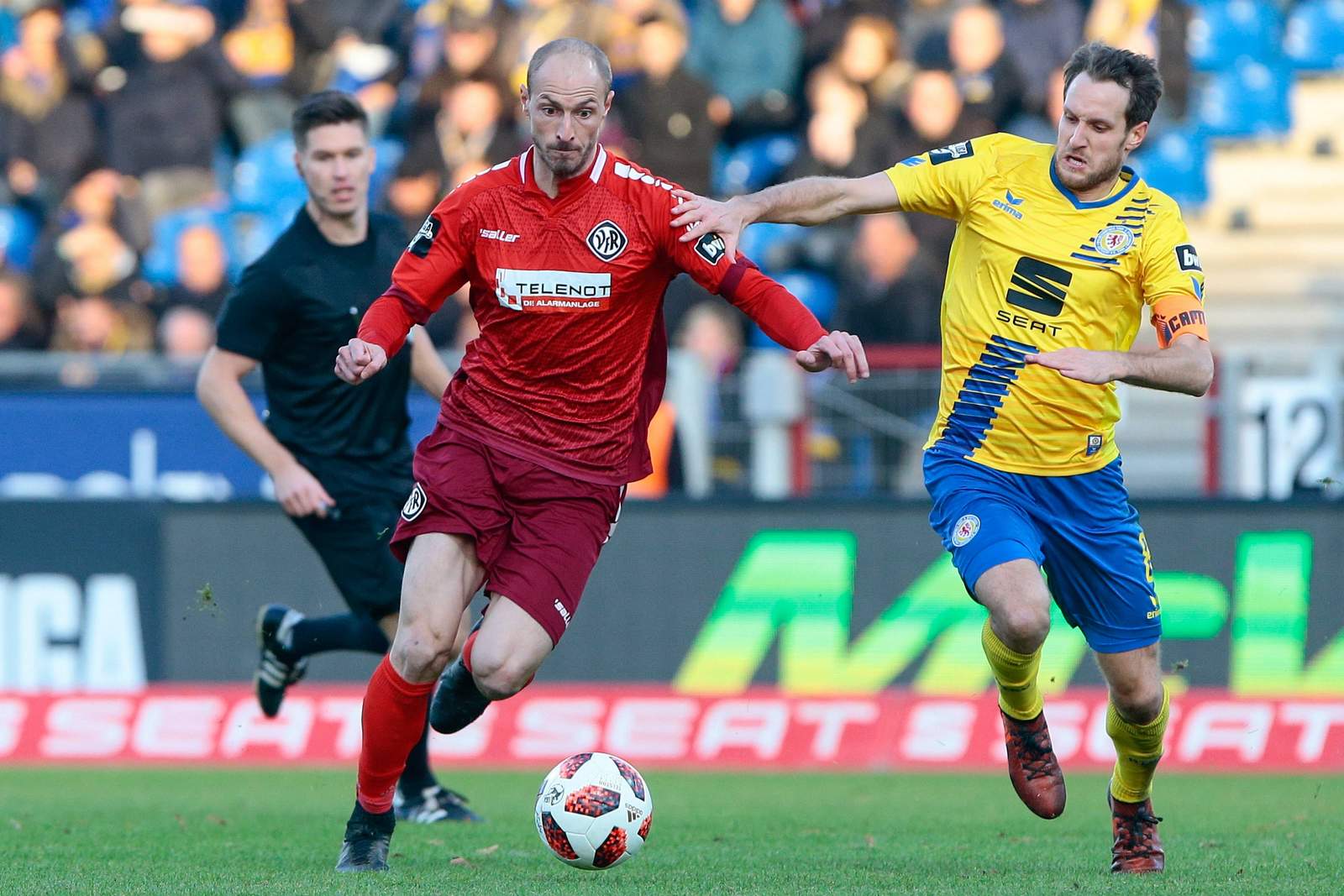 3. liga, vfr aalen, matthias morys, eintracht braunschweig, stephan fuerstner Matthias Morys vom VfR Aalen gegen Stephan Fürstner von Eintracht Braunschweig.