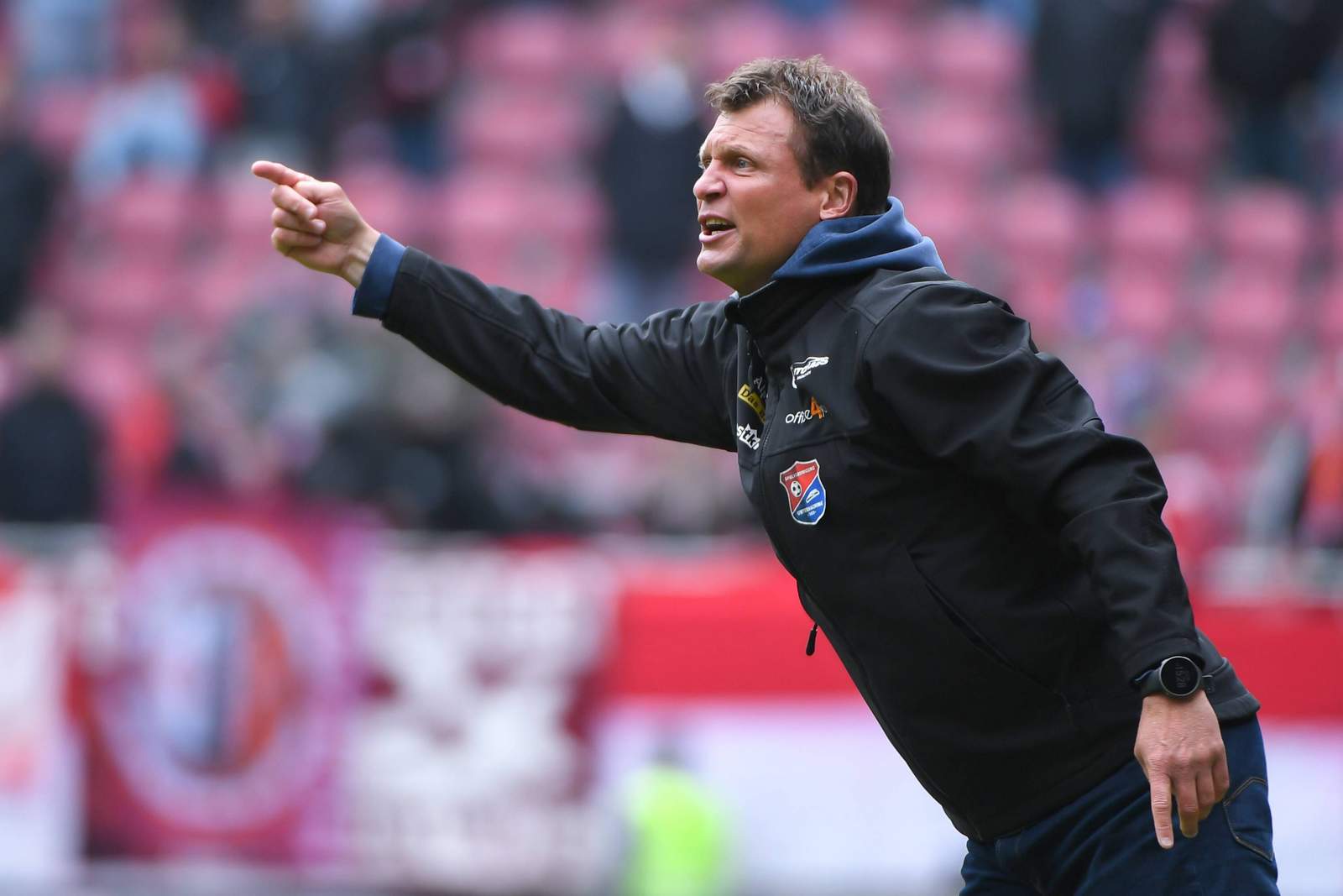 3. liga, spvgg unterhaching, claus schromm Claus Schromm gibt Anweisungen.