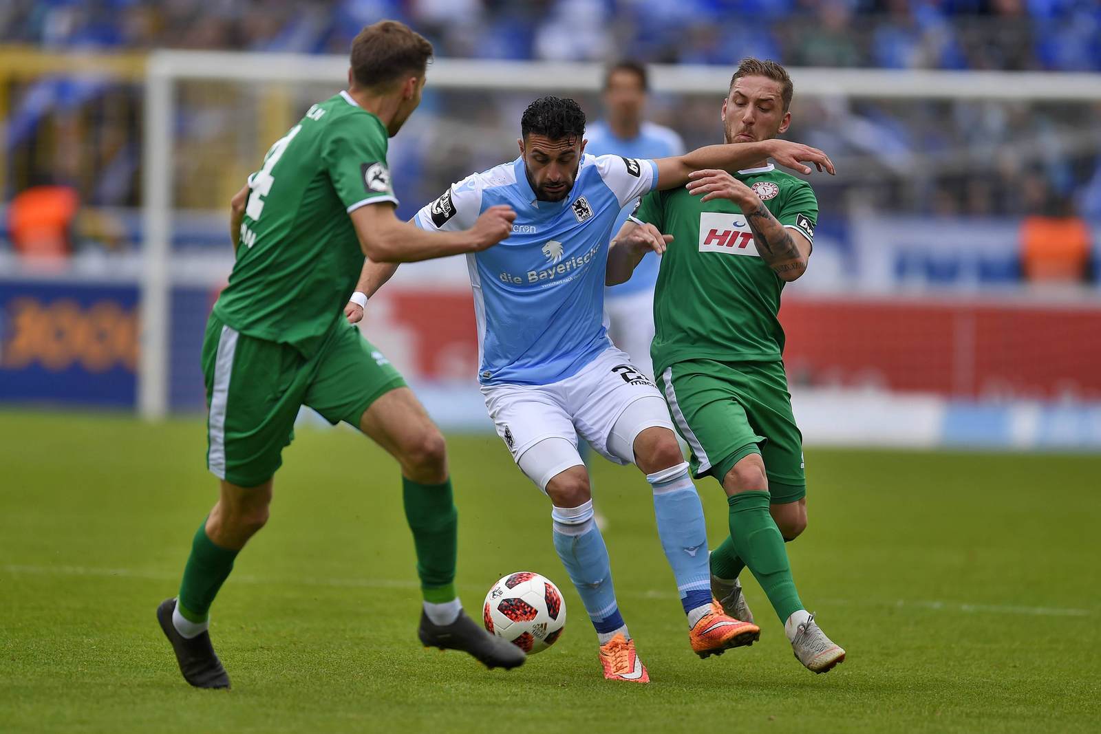 efkan bekiroglu, robin scheu, 1860 münchen, fortuna köln, 3. liga Efkan Bekiroglu im Zweikampf mit Robin Scheu.