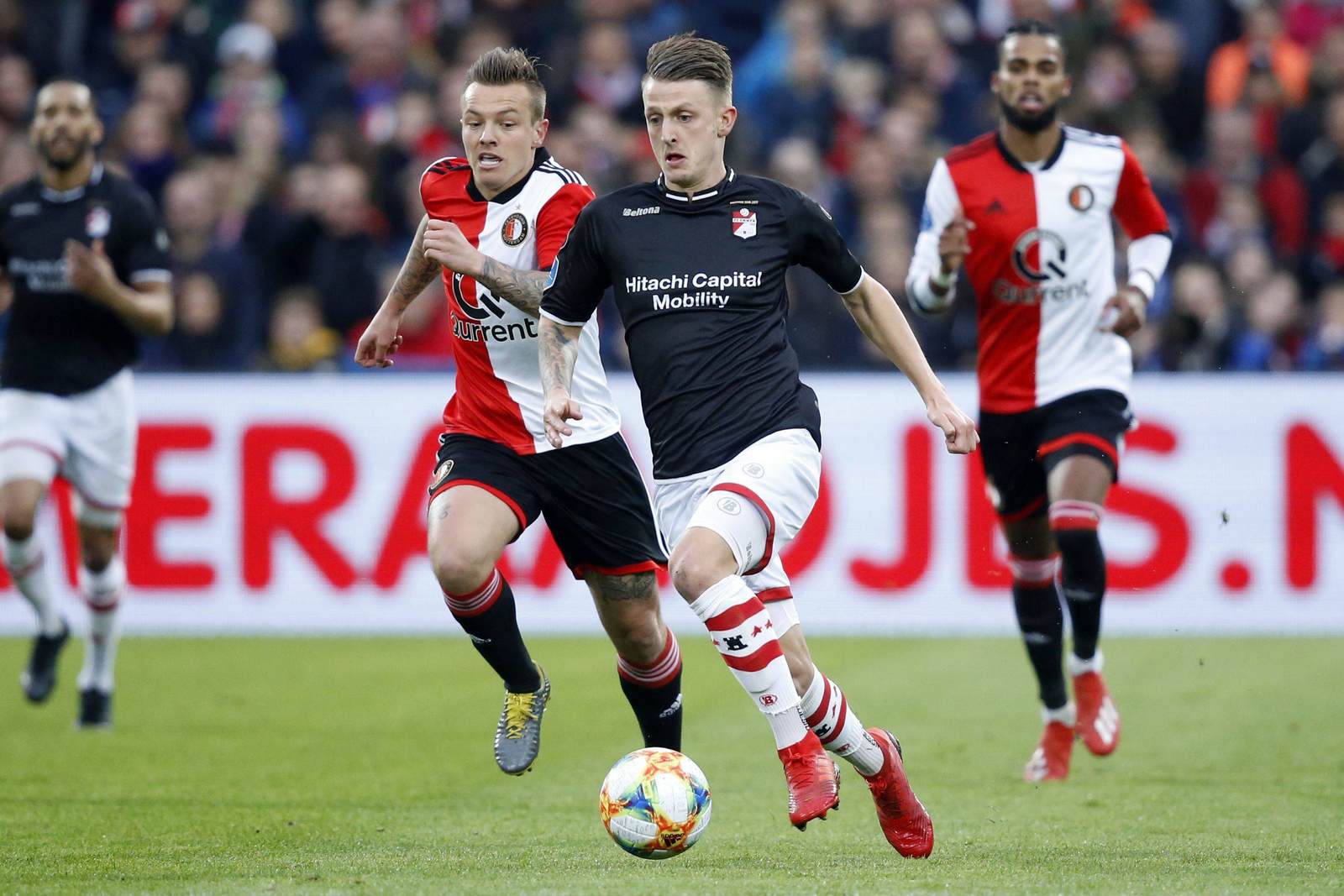 nico neidhart, fc emmen, eredivisie Nico Neidhart am Ball für den FC Emmen