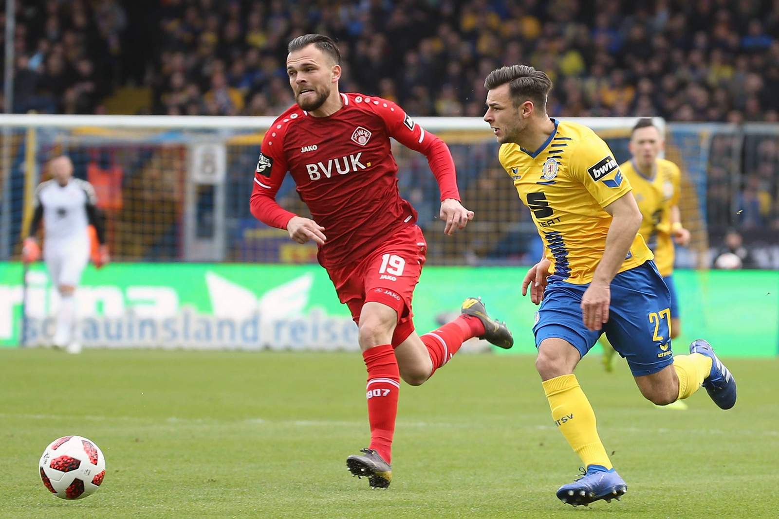 fußball, 3. liga , wuerzburger kickers, orhan ademi, eintracht braunschweig, niko kijewski Orhan Ademi (l.) gegen Niko Kijewski.