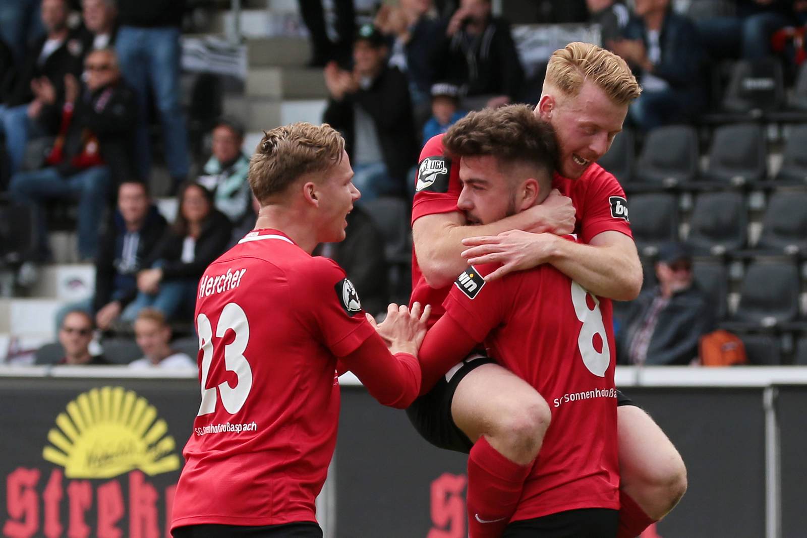 sg sonnenhof großaspach, 3. liga Jubel der SG Sonnenhof Großaspach
