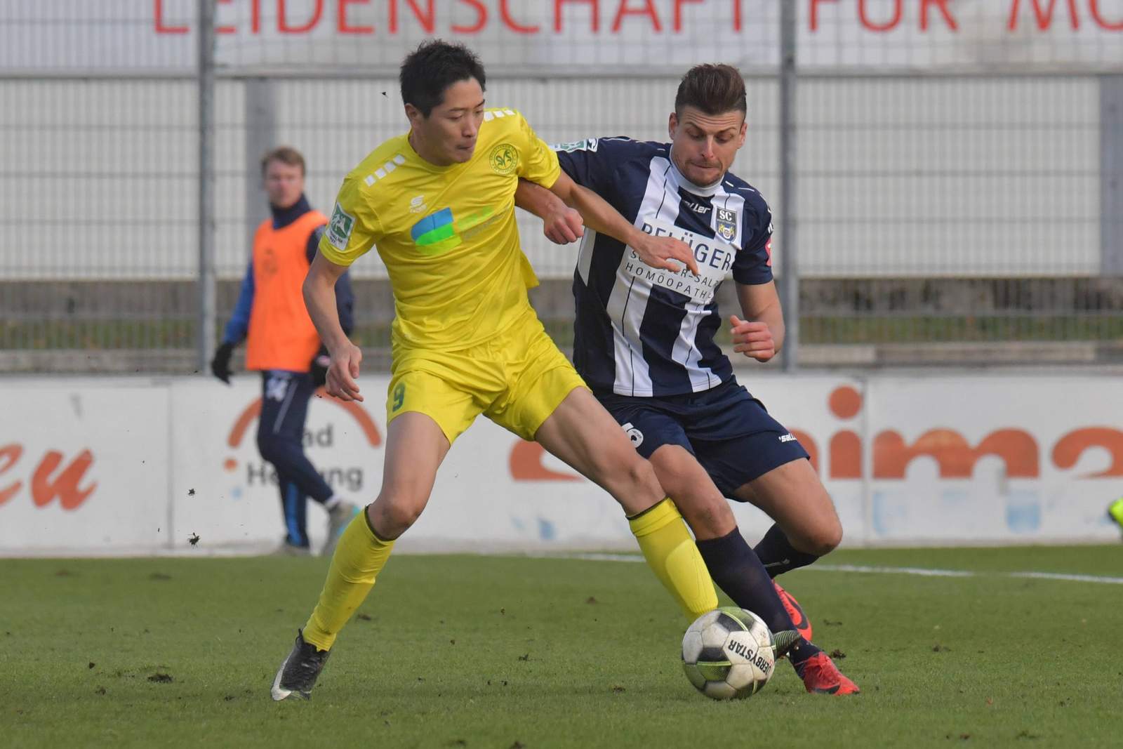 Terada, twydry, straelen, wiedenbrück, regionalliga Shun Terada vom SV Straelen gegen Robin Twydry von Wiedenbrück