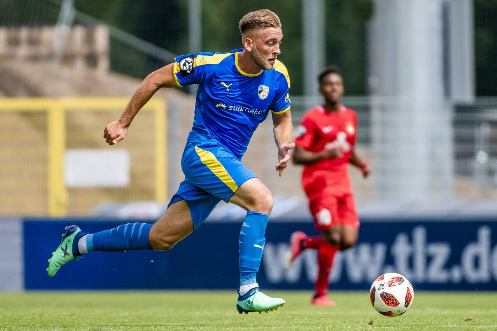 dennis slamar, carl zeiss jena, 3. liga Dennis Slamar im Vollsprint bei Carl Zeiss Jena
