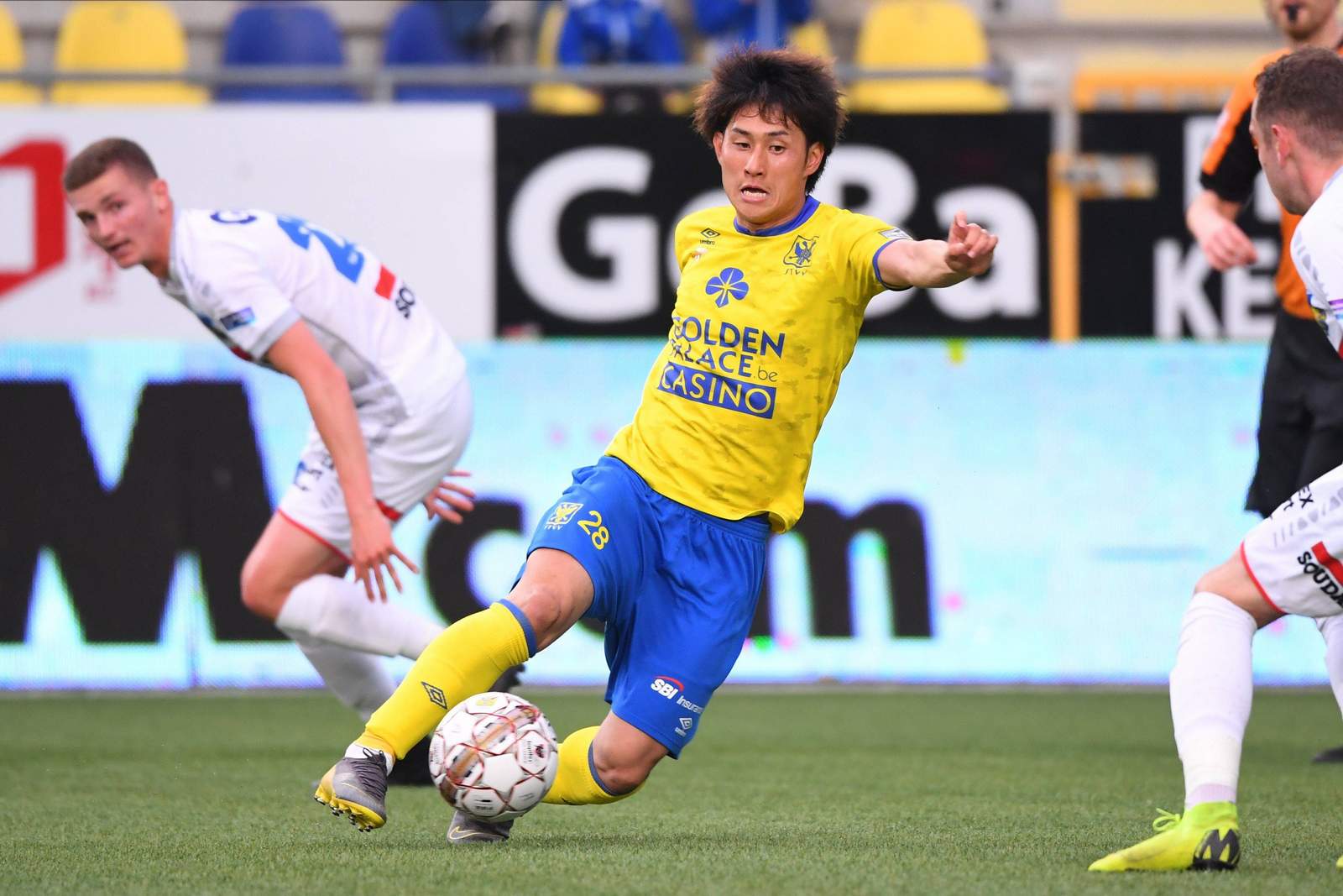 takahiro sekine, vv st. truiden Takahiro Sekine in Aktion.