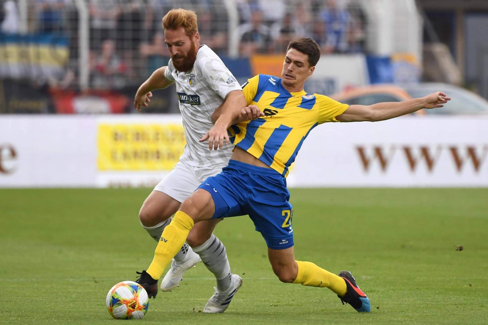 3. liga, eintracht braunschweig, danilo wiebe Danilo Wiebe (r.) gegen Jenas Nico Hammann.