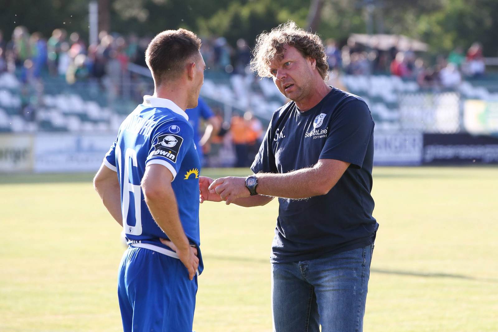 Stefan Krämer, Mario Kvesic, Magdeburg, 3. Liga Stefan Krämer gibt Mario Kvesic Anweisungen