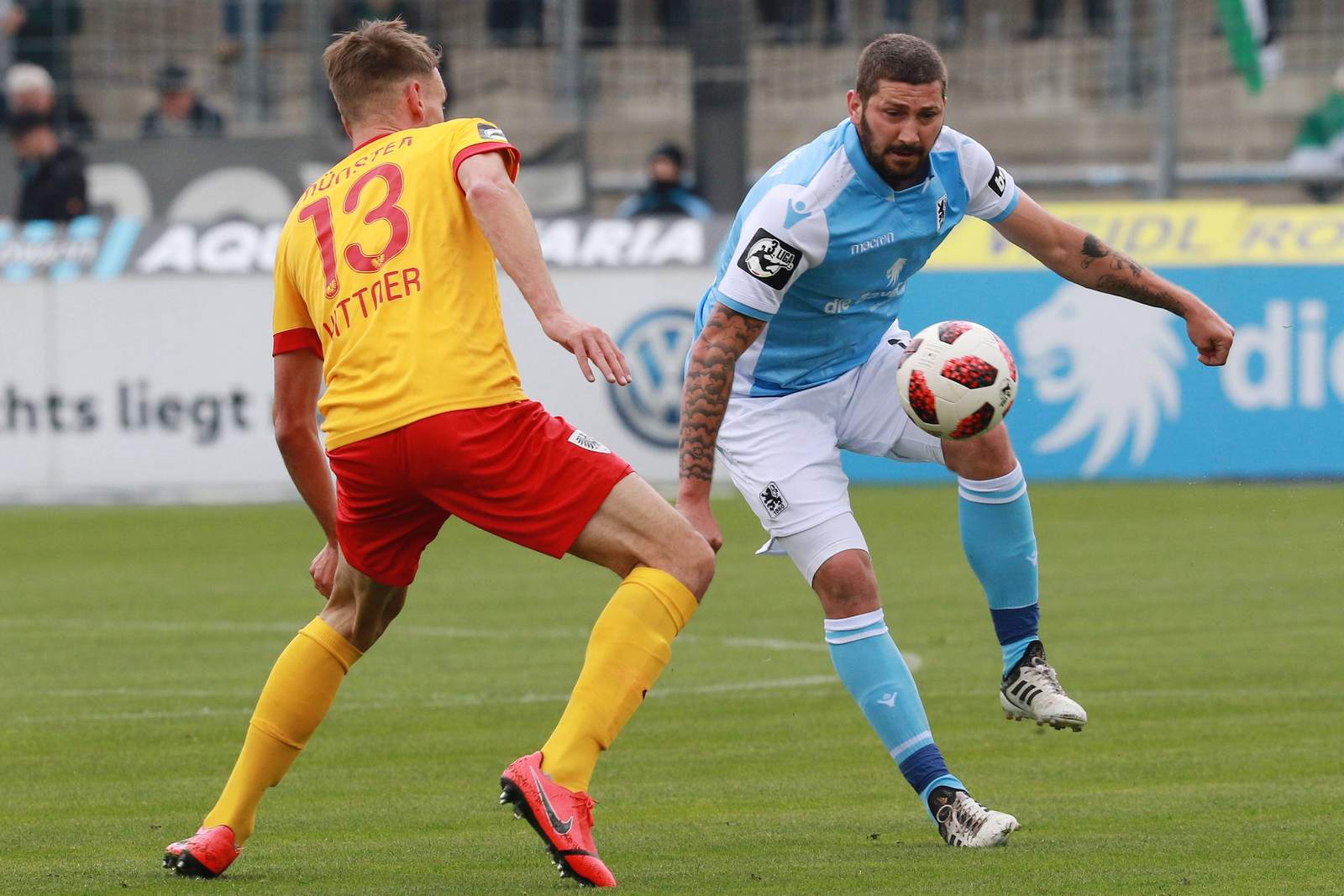 3. liga, 1860 muenchen, sascha moelders, ole kittner, preußen muenster Sascha Mölders (r.) gegen Ole Kittner.