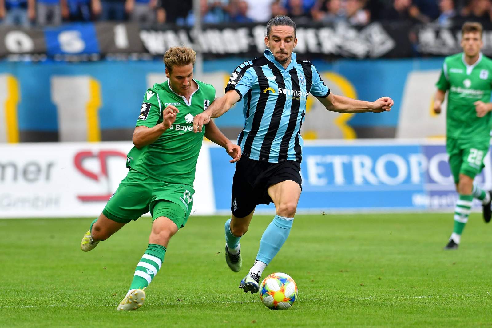 3. liga, waldhof mannheim, valmir sulejmani, 1860 münchen, dennis dressel Valmir Sulejmani (r.) behauptet den Ball gegen Münchens Dennis Dressel.