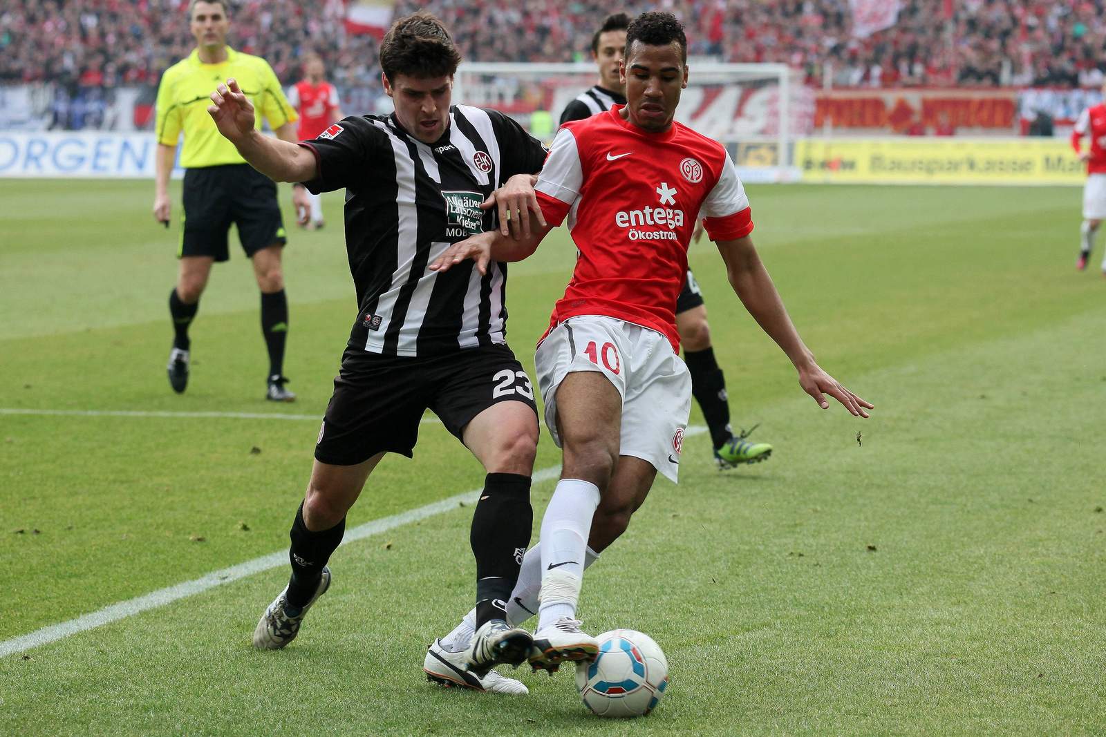 Florian dick, fck, eric-maxim choupo-moting, mainz, bundesliga Florian Dick vom FCK gegen Eric-Maxim Choupo-Moting von Mainz 05.