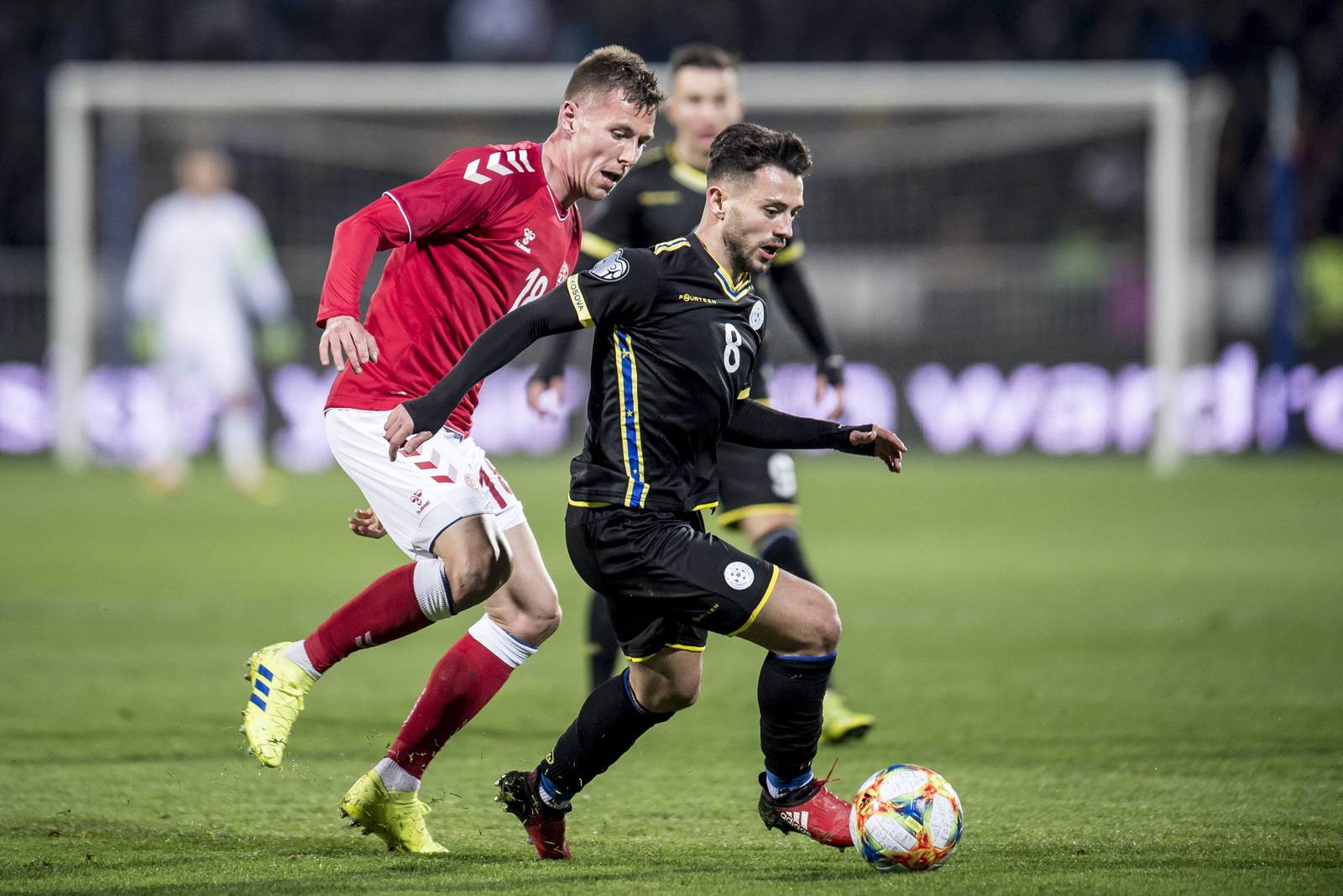 besar halimi, kosovo, länderspiel Besar Halimi am Ball für die Nationalmannschaft Kosovos