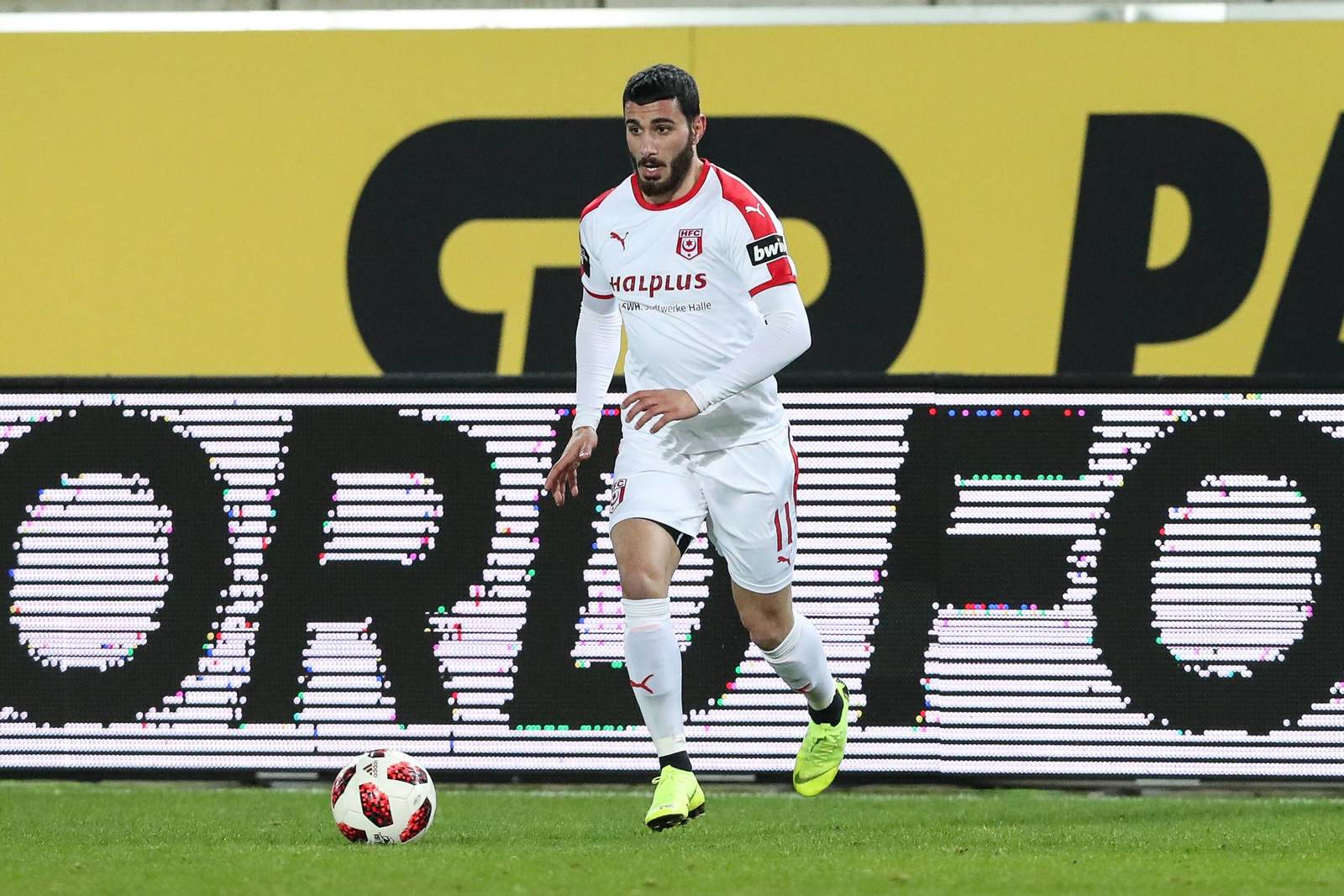 davud tuma, hfc, 3. liga Davud Tuma am Ball für den Halleschen FC