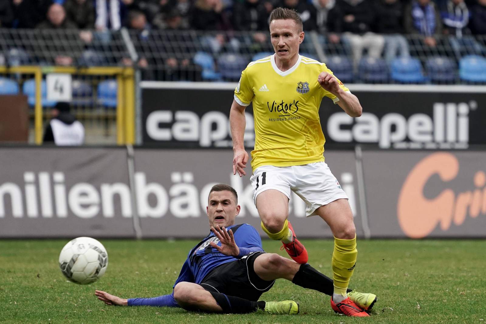 regionalliga, 1. fc saarbruecken, markus mendler Markus Mendler (r.) gegen Mannheim.
