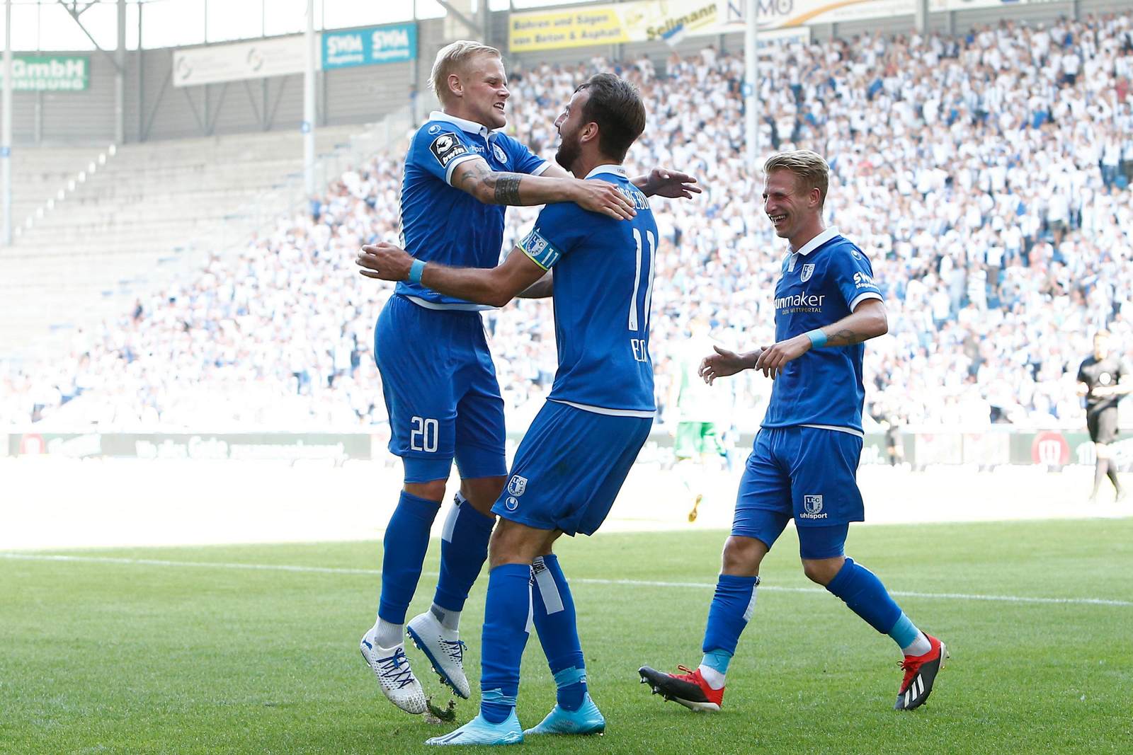 Sören Bertram, Christian Beck, Dominik Ernst, 1 fc magdeburg, 3. liga Sören Bertram, Christian Beck und Dominik Ernst jubeln
