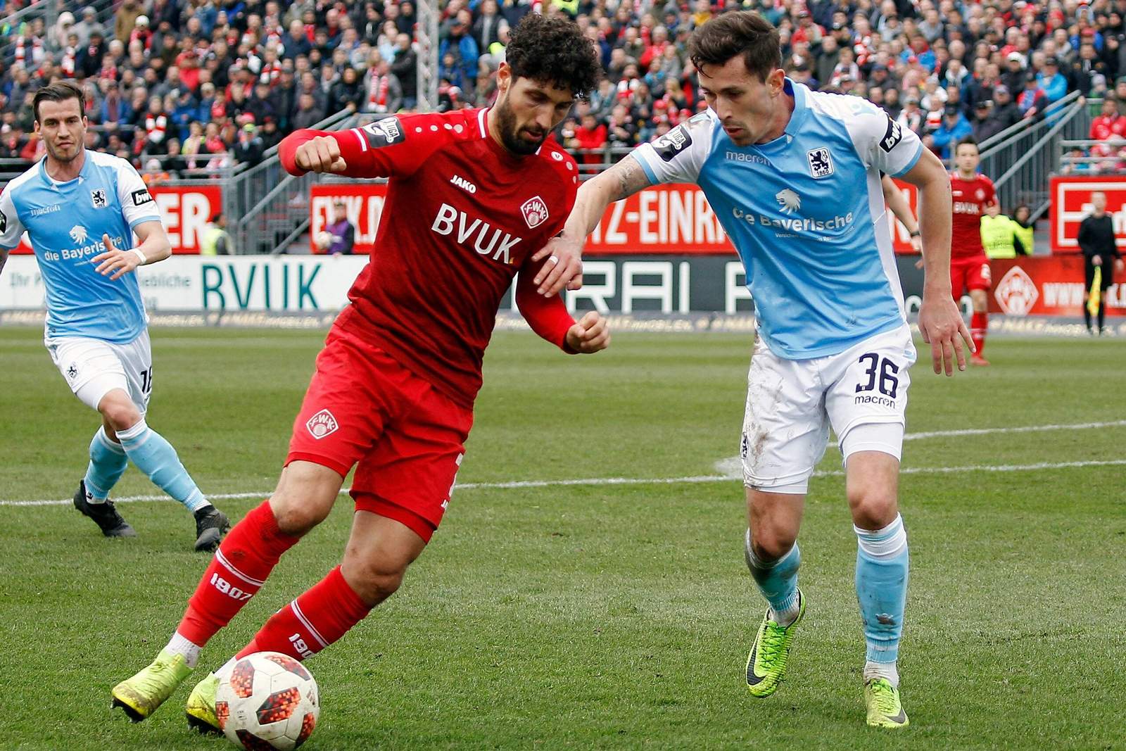 Fabio Kaufmann, Würzburger Kickers, Philipp Steinhart, 1860 München, 3. liga Fabio Kaufmann von den Würzburger Kickers gegen Philipp Steinhart von 1860 München