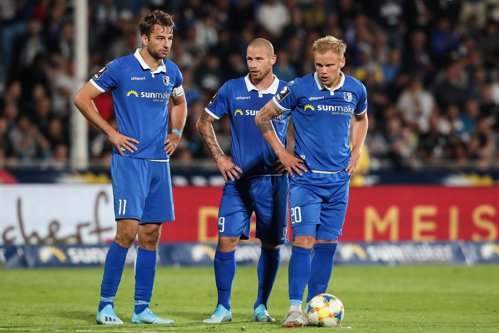 3. liga, fc magdeburg, christian beck, soeren bertram Christian Beck, Timo Perthel und Sören Bertram (v.l.n.r.) halten Kriegsrat.