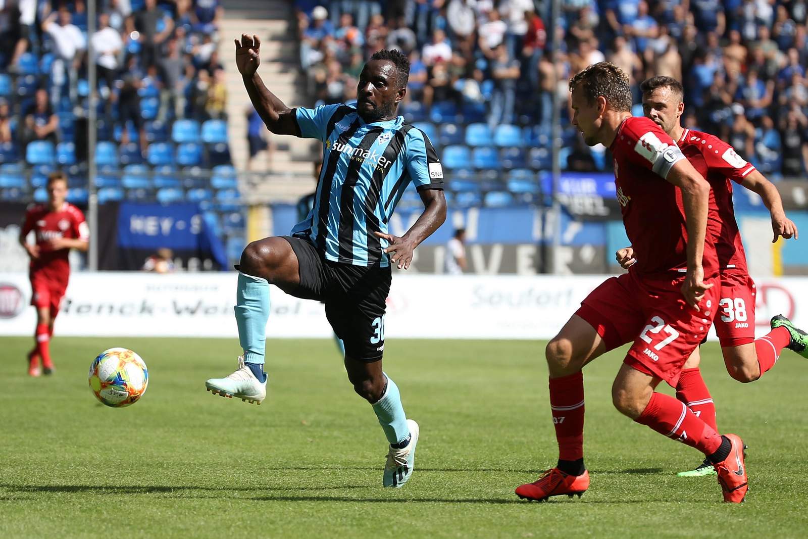 kevin koffi, waldhof mannheim, 3. liga Kevin Koffi am Ball für Waldhof Mannheim