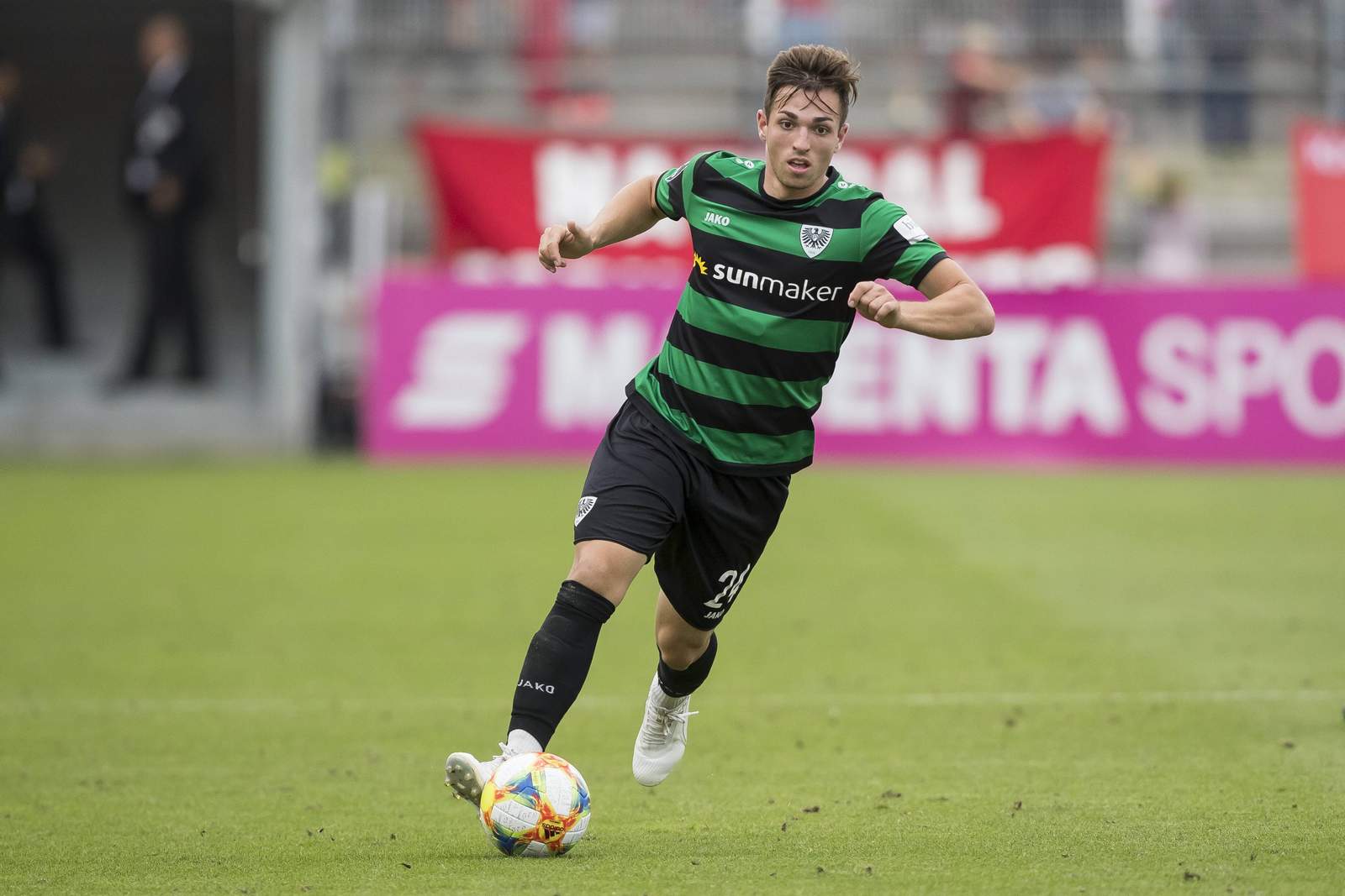preußen muenster, luca schnellbacher Luca Schnellbacher nimmt Tempo auf.