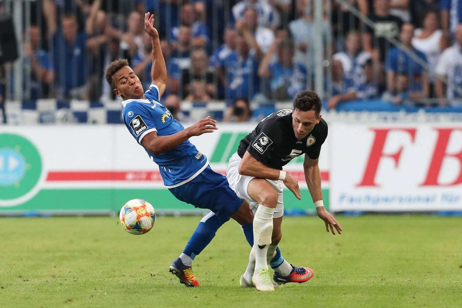 marcel costly, marcel bär, 1 fc magdeburg, eintracht braunschweig, 3. liga Marcel Costly im Zweikampf mit Marcel Bär.