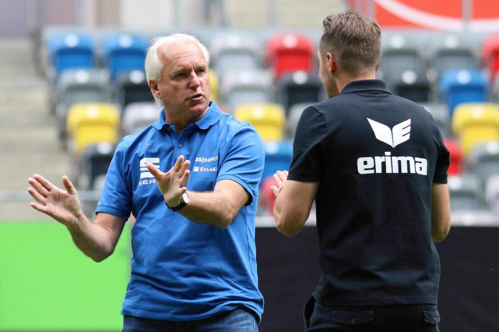 3. liga, eintracht braunschweig, peter vollmann Peter Vollmann vor dem Spiel gegen Uerdingen.