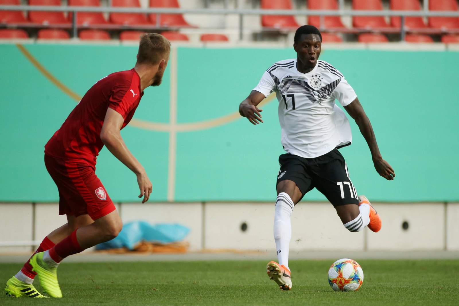 deutschland, aaron opoku Aaron Opoku (r.) im Spiel gegen Tschechiens U20.