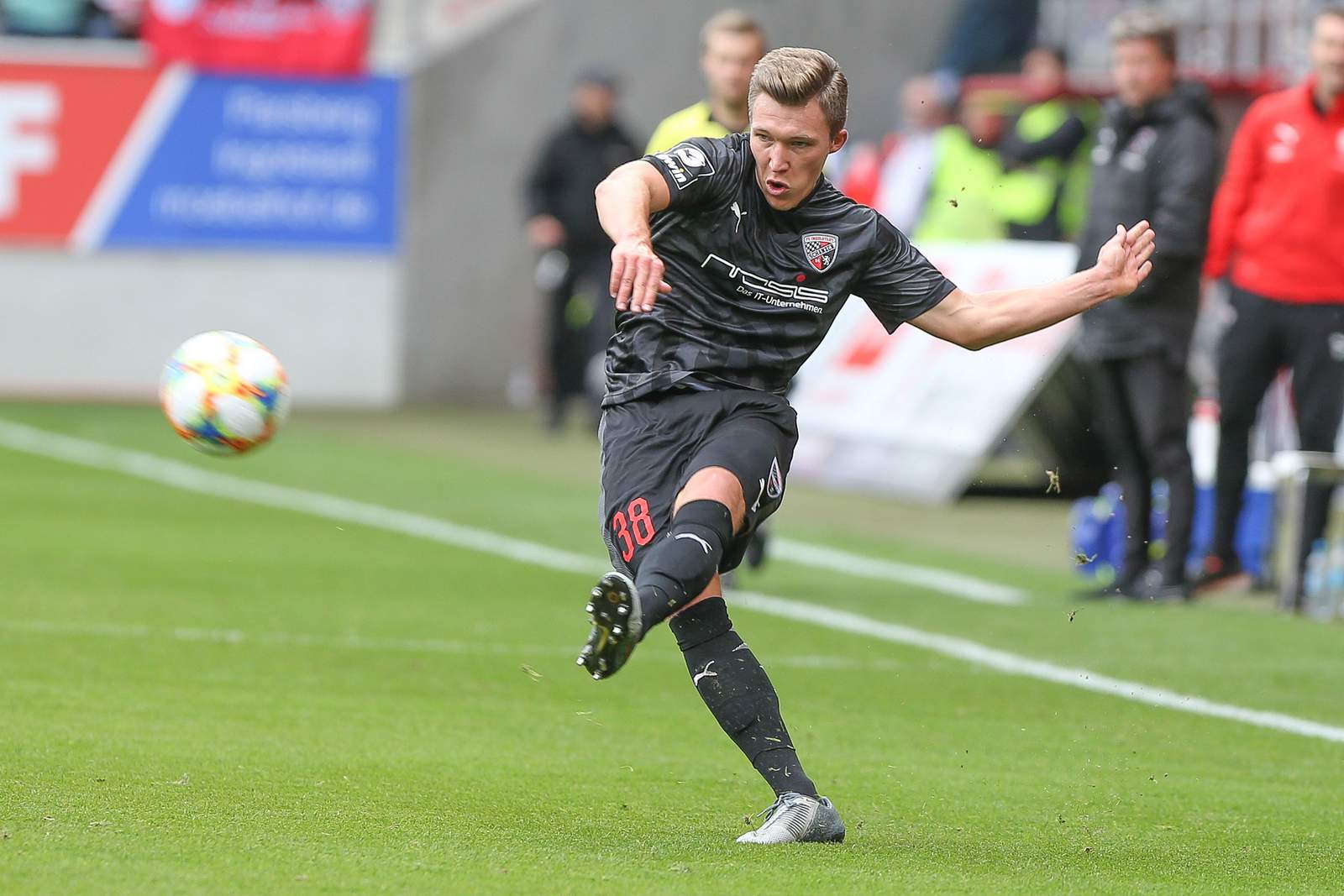 3. liga, fc ingolstadt, gordon büch Gordon Büch im Spiel gegen Chemnitz.