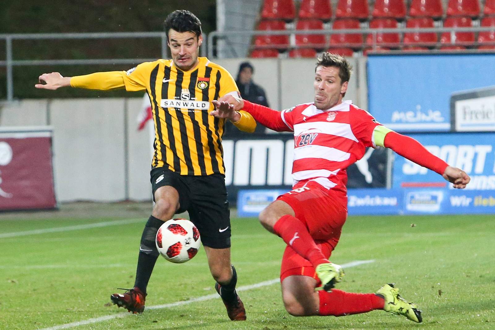3. liga, großaspach, julian leist, fsv zwickau, ronny könig Julian Leist (l.) gegen Ronny König.