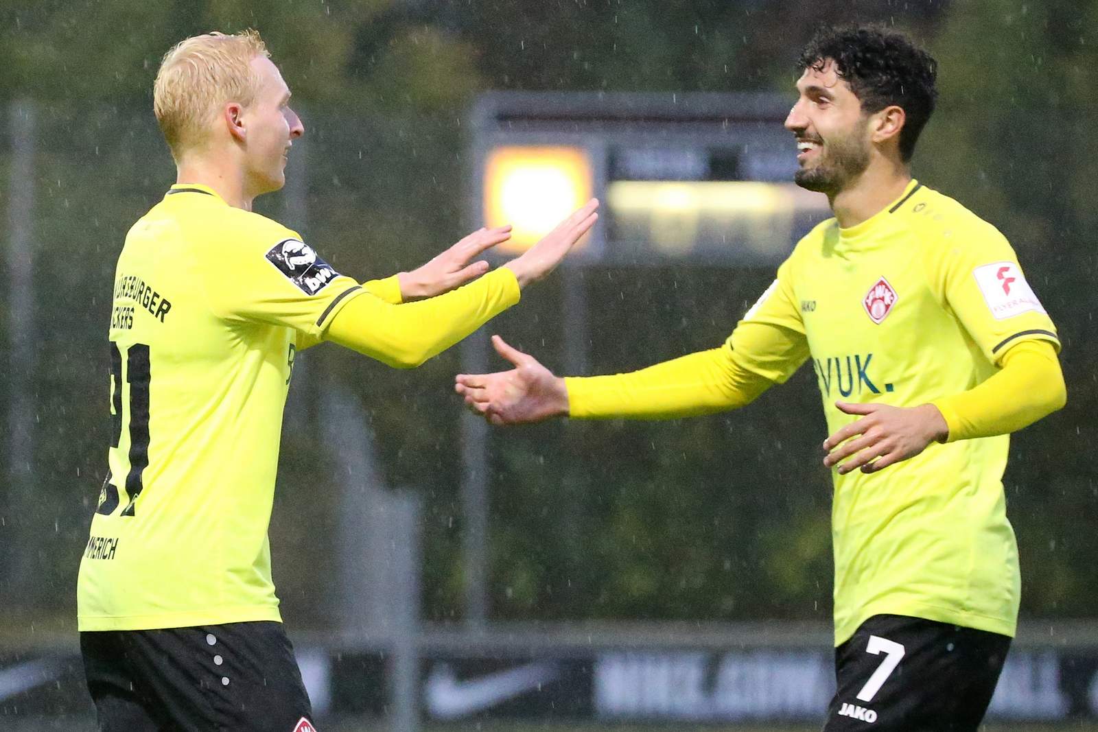 hemmerich kaufmann würzburg landespokal Luke Hemmerich und Fabio Kaufmann jubeln nach Tor in Heimstetten