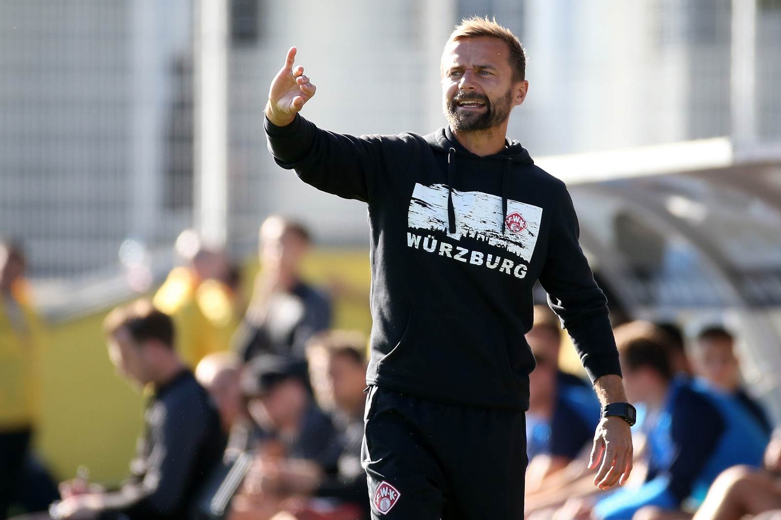 michael schiele, würzburger kickers, 3. liga Michael Schiele an der Seitenlinie
