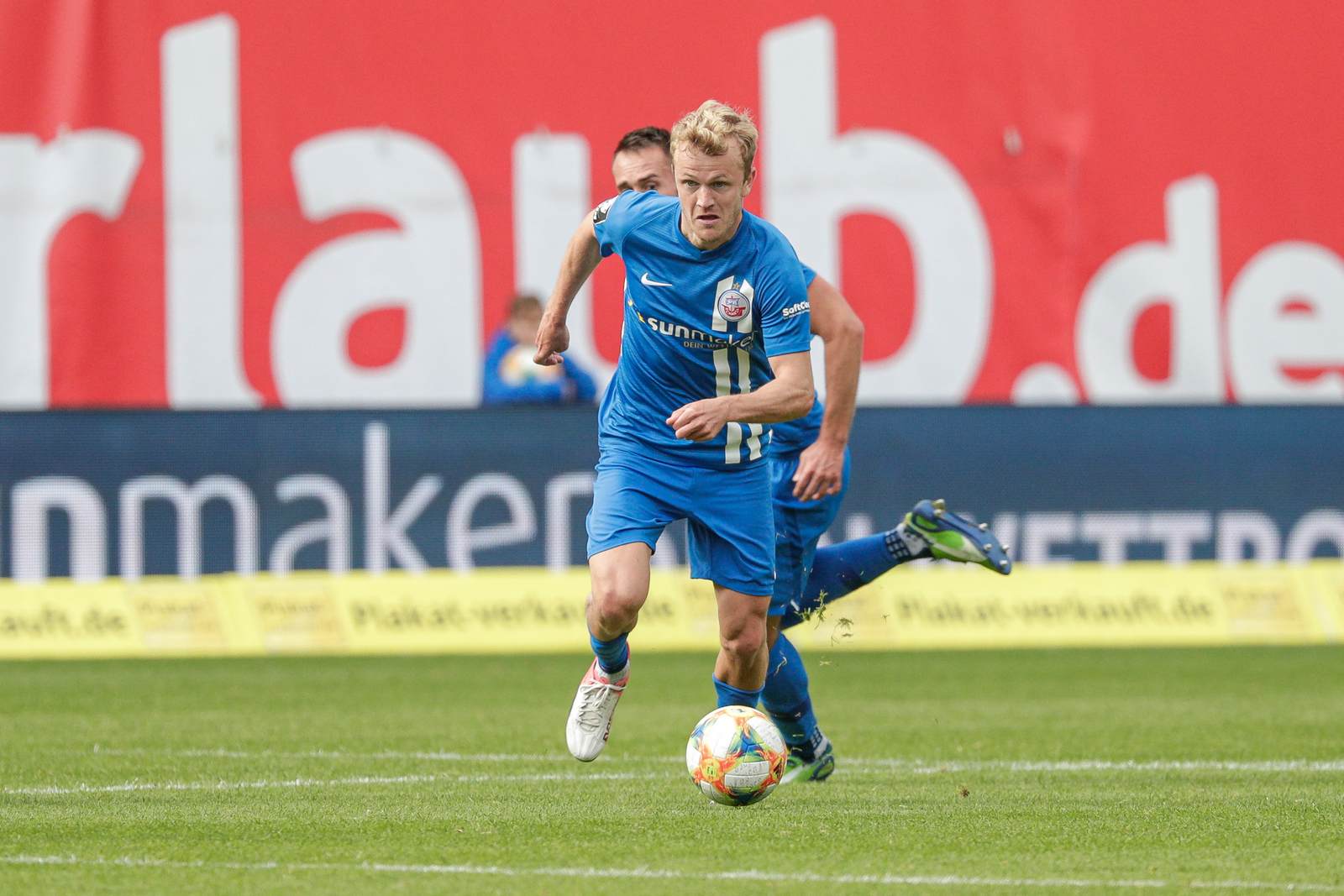 nik omladic, hansa rostock, 3. liga Nik Omladic am Ball für Hansa Rostock