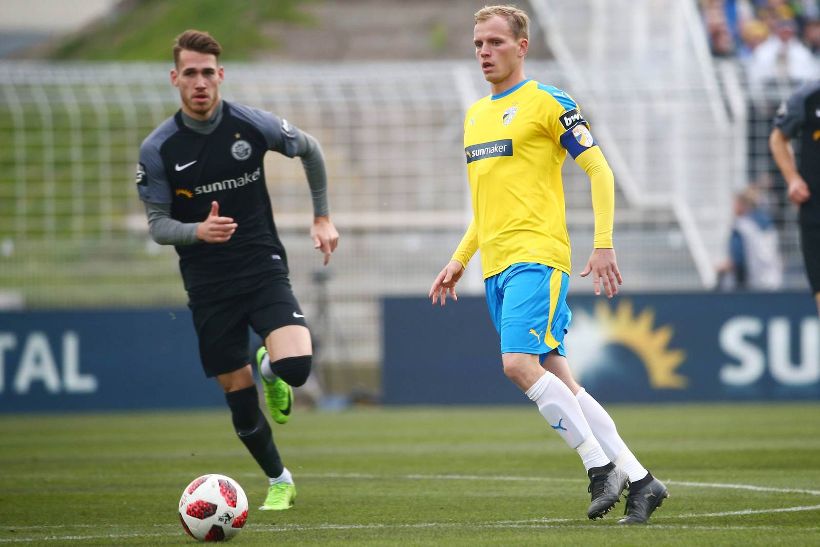 rene eckardt, carl zeiss jena, 3. liga Rene Eckardt, verfolgt von Jonas Hildebrandt