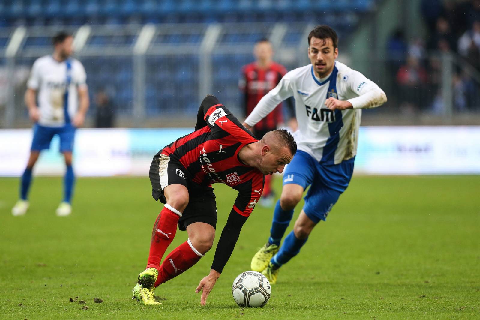 3. liga, hfc, toni lindenhan, 1. fc magdeburg, christian beck Halles Toni Lindenhahn gegen Magdeburgs Christian Beck.