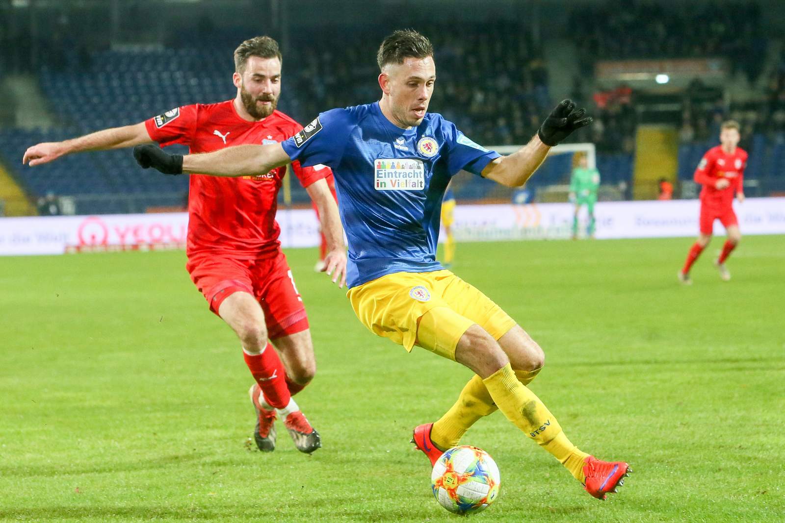 3. liga, eintracht braunschweig, marcel bär Marcel Bär (v.) gegen Zwickaus Morris Schröter.