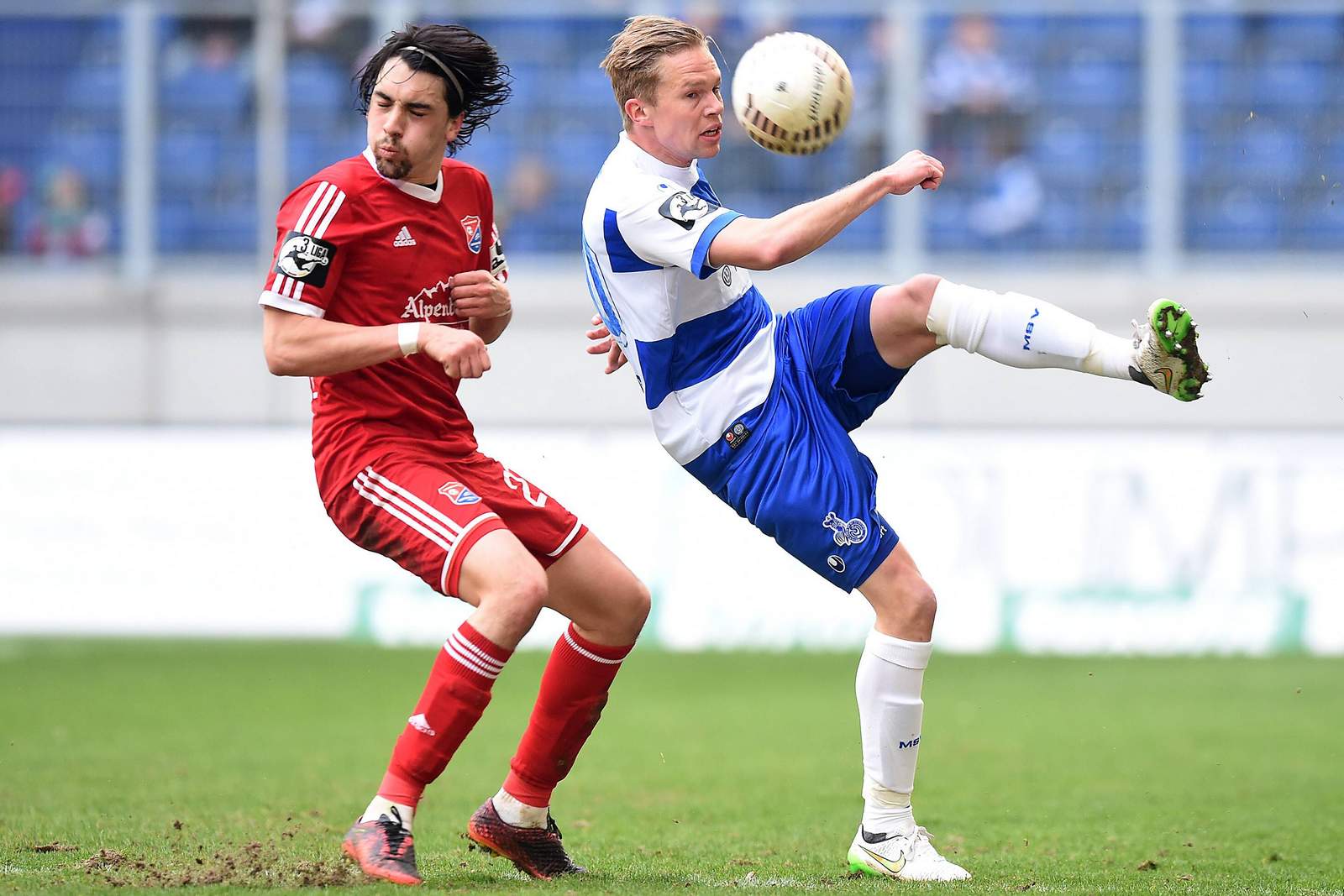 3. liga, unterhaching, markus schwabl, msv duisburg, dennis grote Markus Schwabl (l.) gegen Duisburgs Dennis Grote.