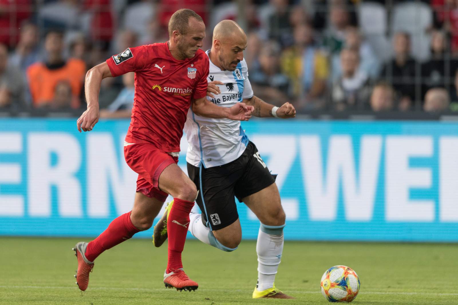 3. liga, fsv zwickau, julius reinhardt, 1860 münchen, timo gebhart Julius Reinhardt von Zwickau gegen Timo Gebhart von 1860.