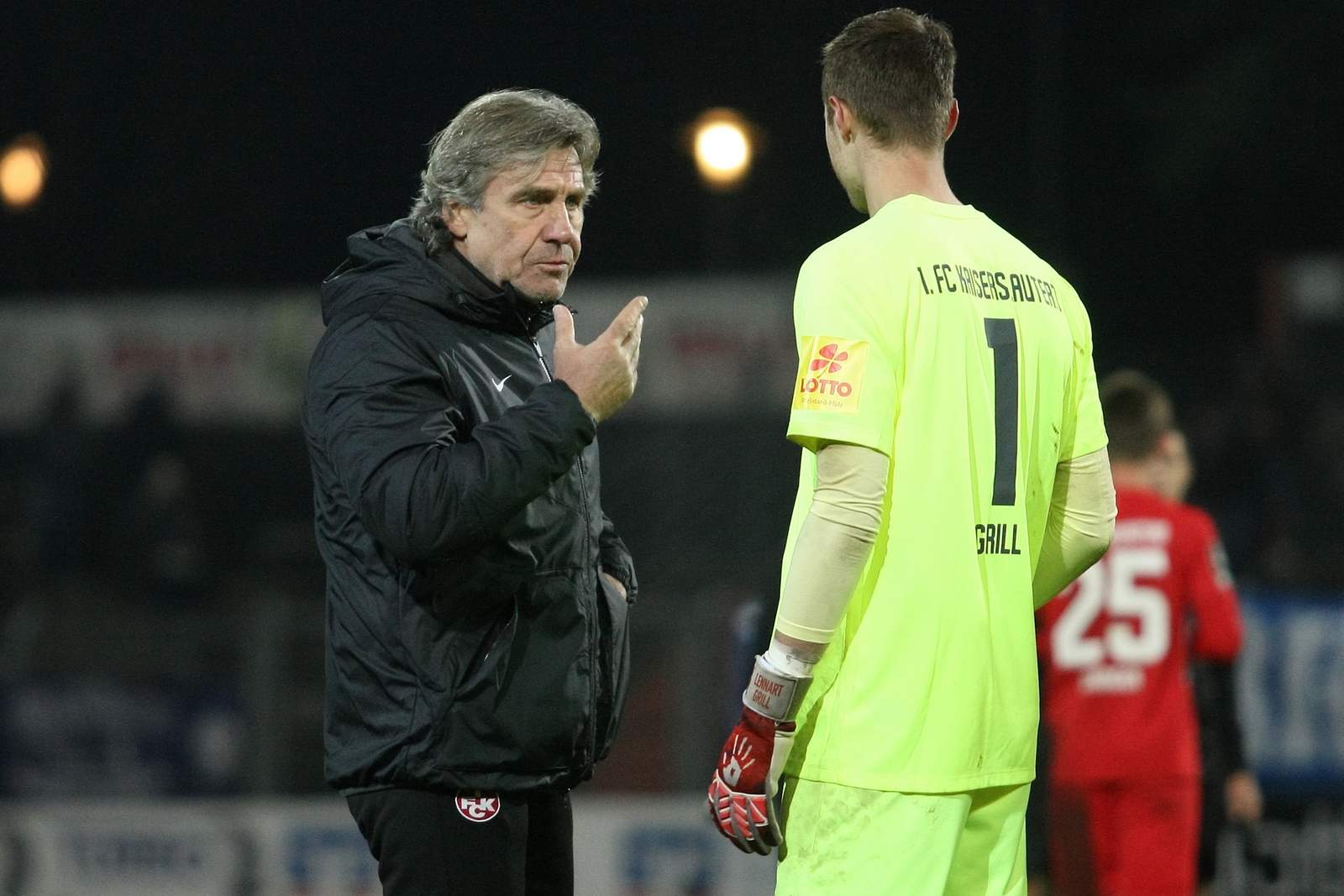 Gerry Ehrmann, FCK, Lennart Grill, 3. Liga Gerry Ehrmann vom FCK mit Lennart Grill