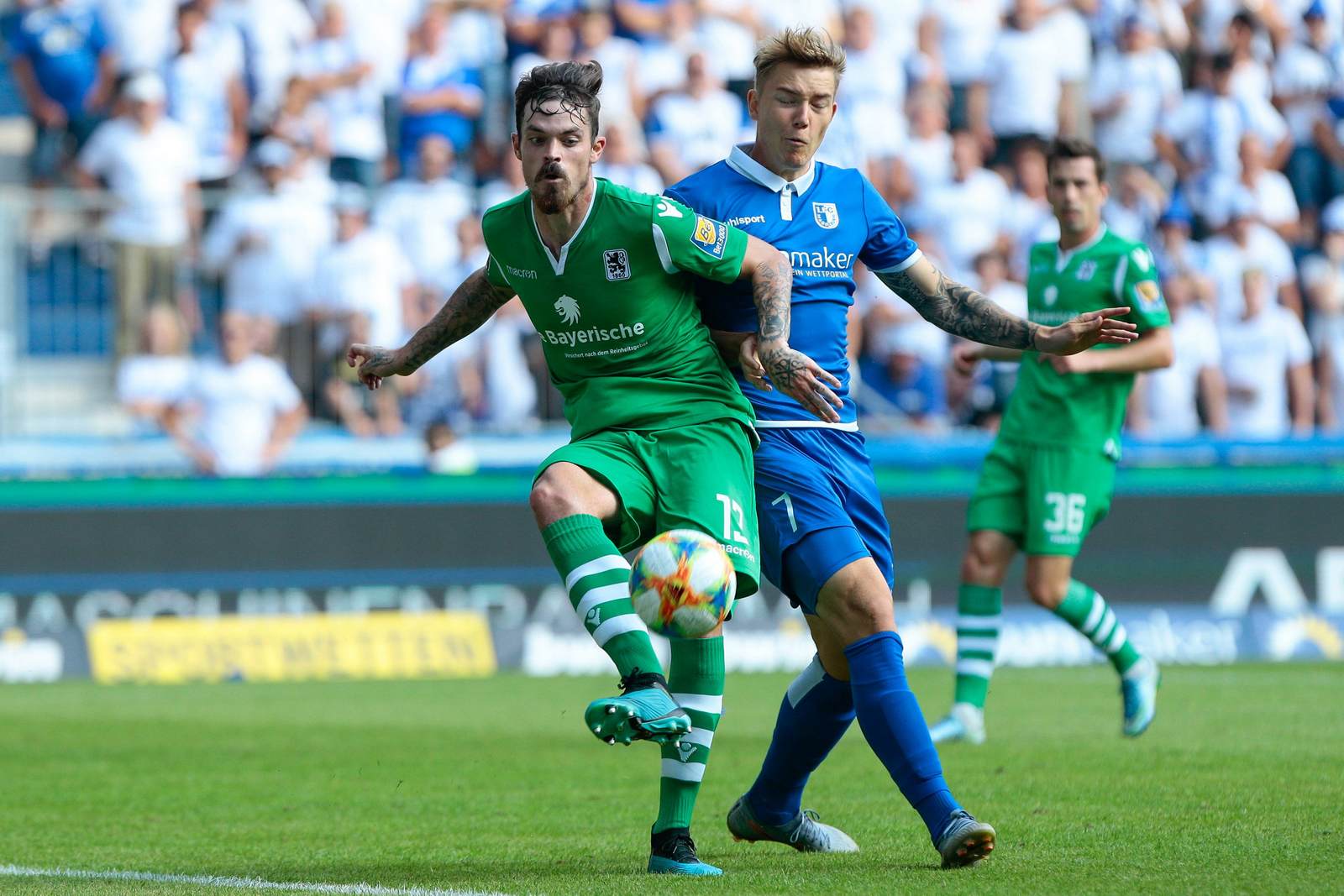 dennis erdmann, 1860 münchen, anthony roczen, 1 fc magdeburg, 3. liga Dennis Erdmann und Anthony Roczen im Zweikampf. Jetzt auf 1860 München vs 1. FC Magdeburg wetten