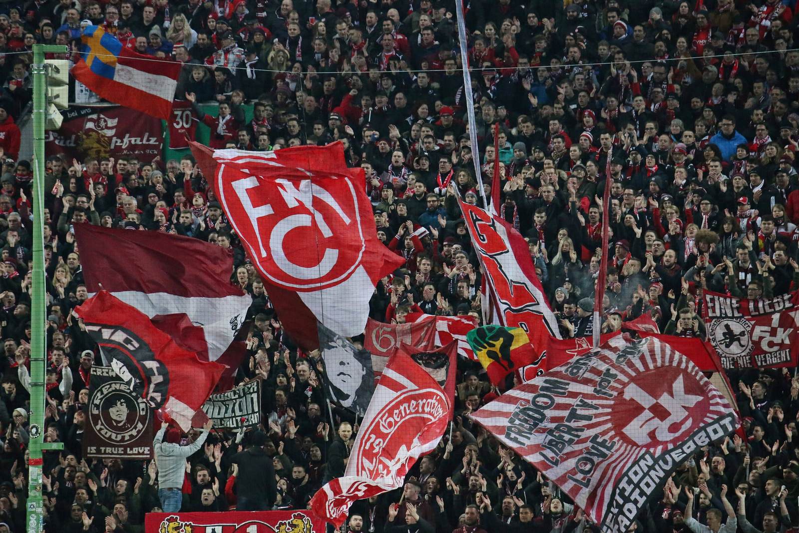 fck, fans, 3. liga Fans des FCK auf dem Betzenberg