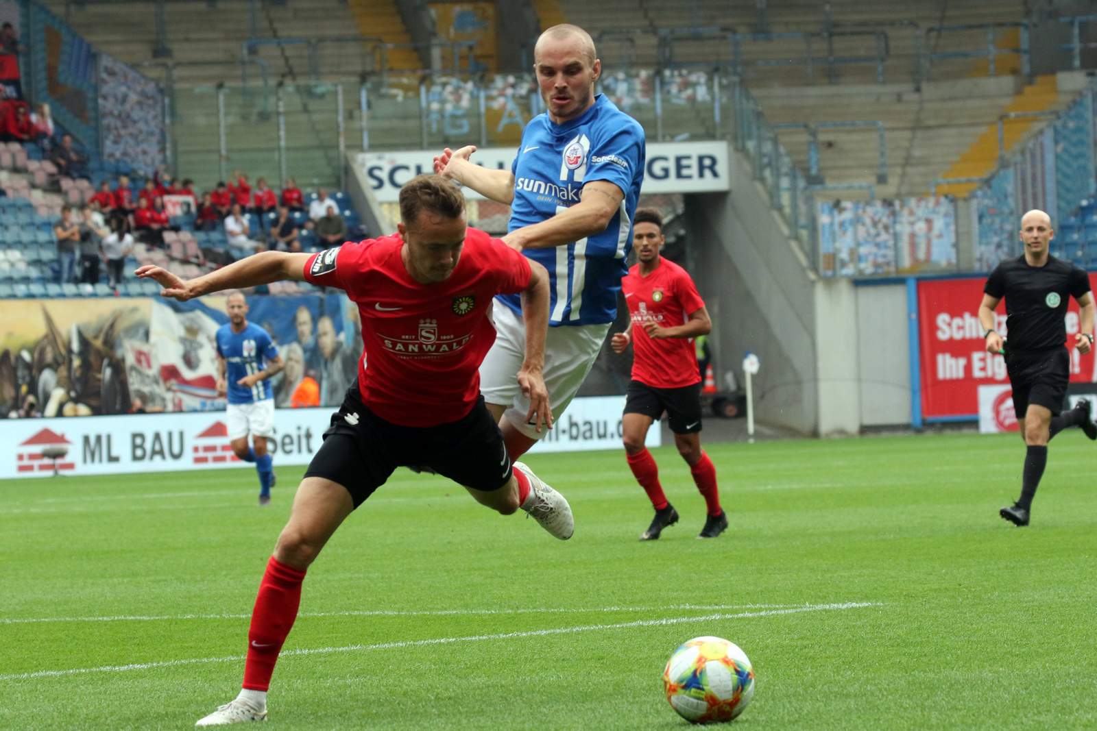 3. liga, hansa rostock, korbinian vollmann, großaspach, johannes bösel Johannes Bösel von Großaspach gegen Korbinian Vollmann von Hansa.